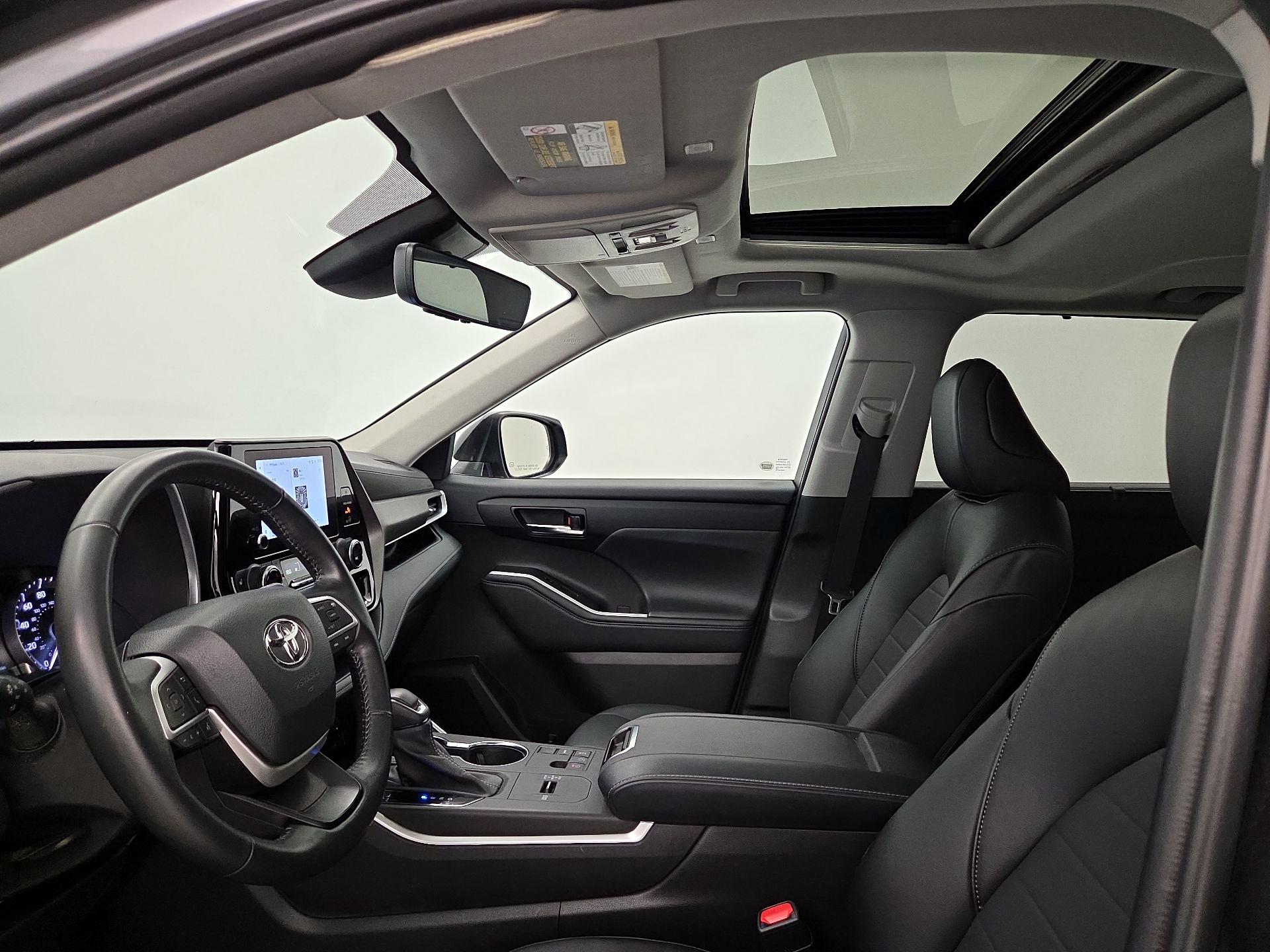 Thumbnail: 2023 Toyota Highlander - 19