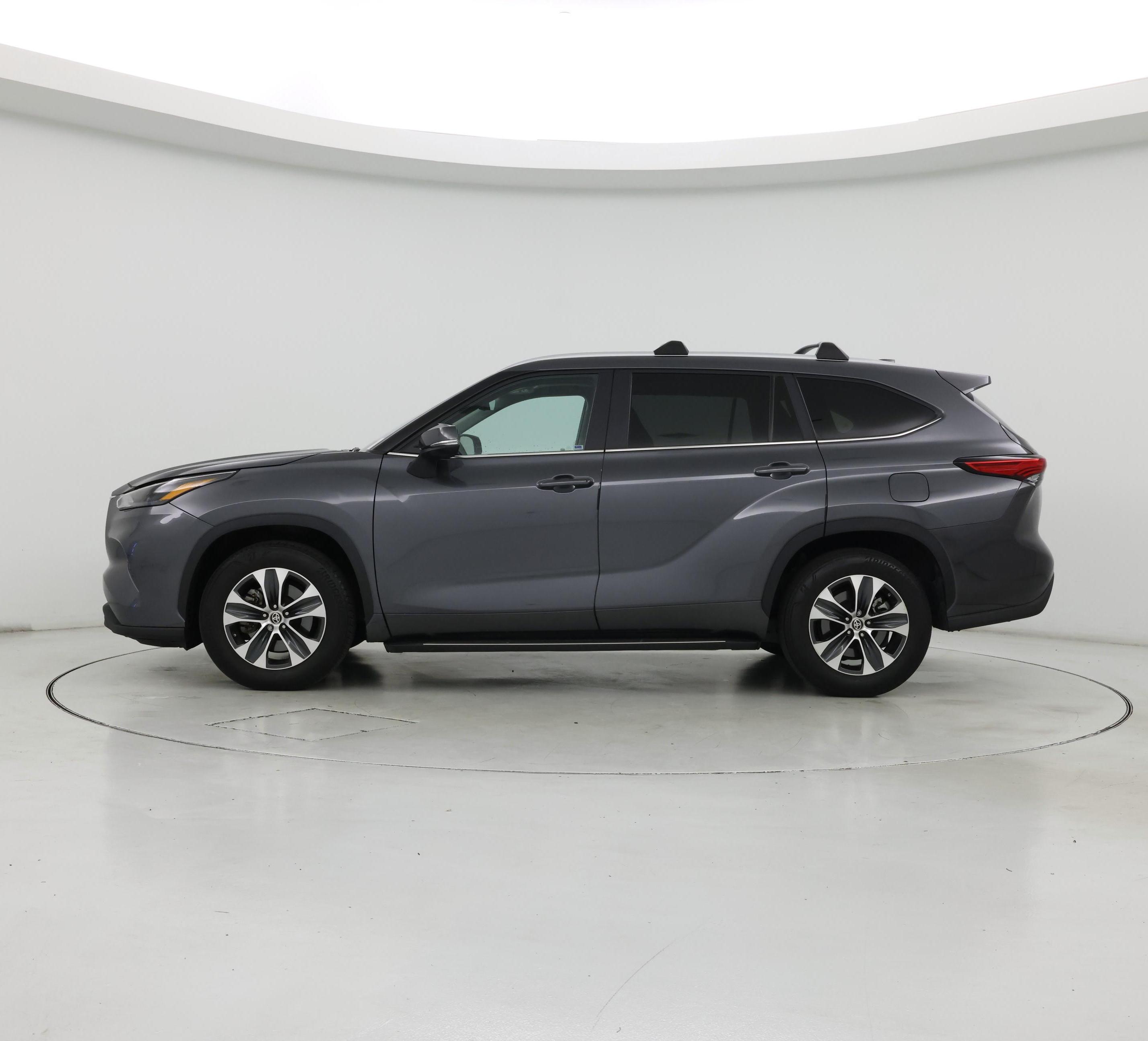 Thumbnail: 2023 Toyota Highlander - 3