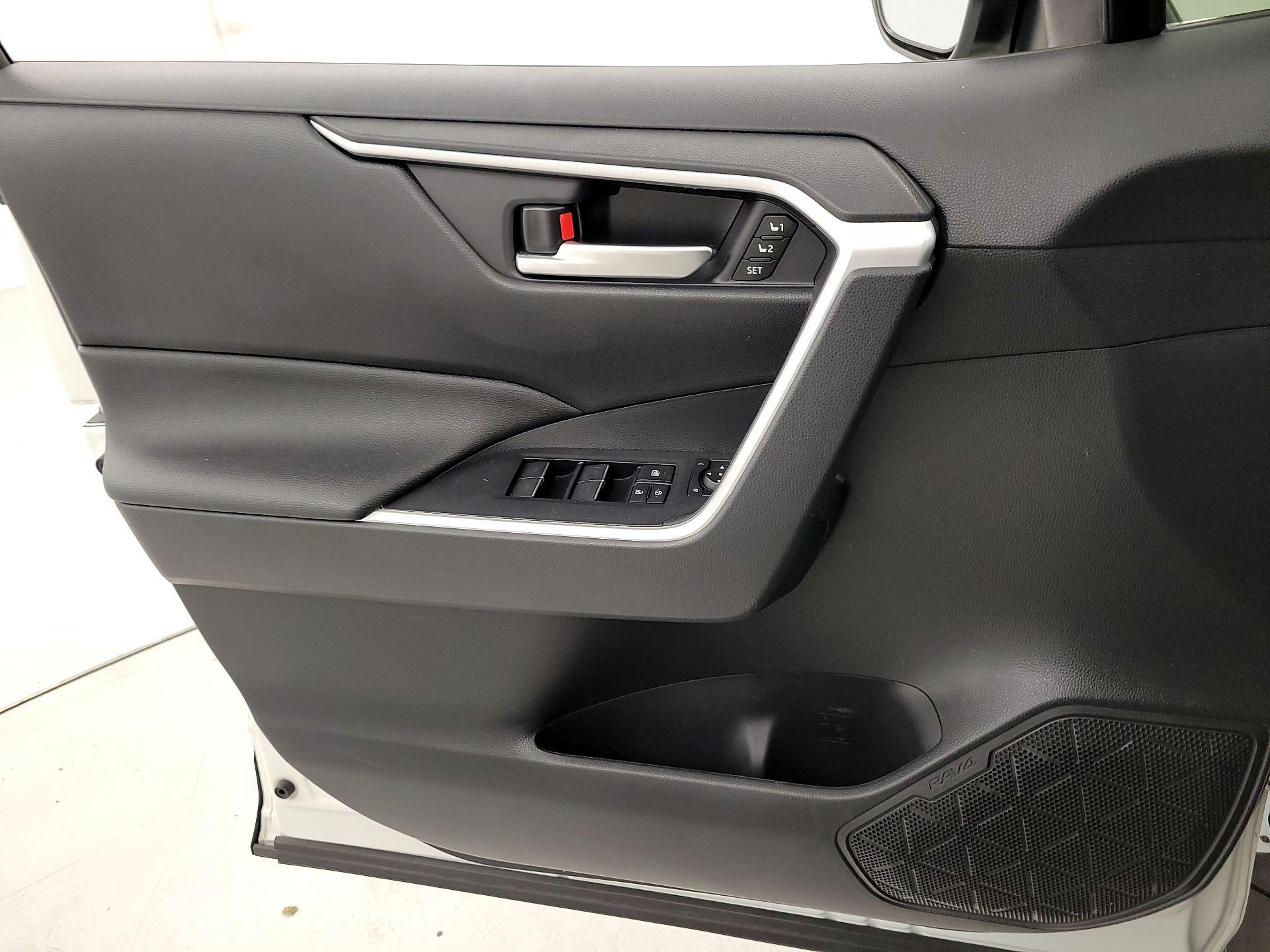 Thumbnail: 2022 Toyota RAV4 - 12