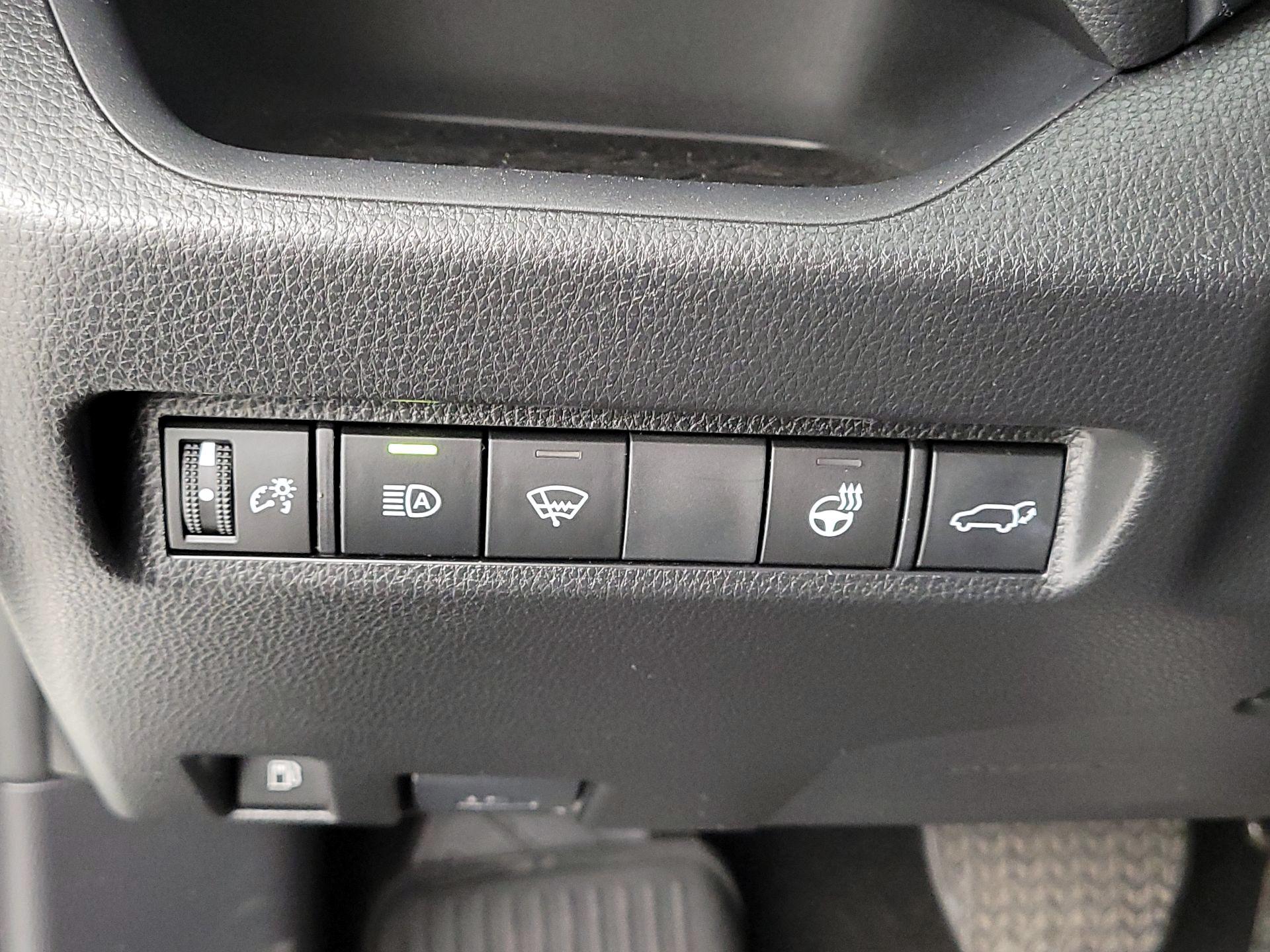 Thumbnail: 2022 Toyota RAV4 - 13