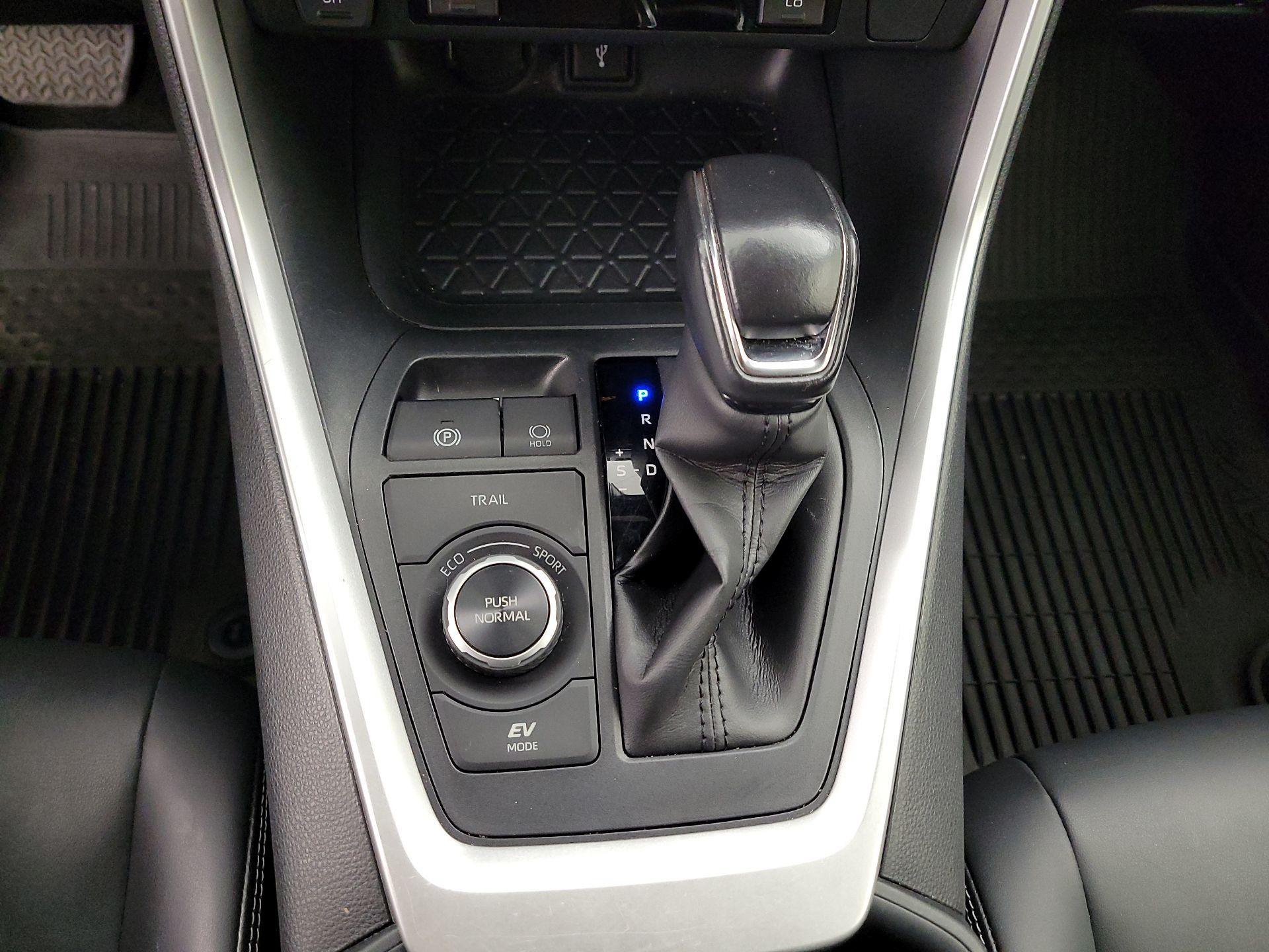 Thumbnail: 2022 Toyota RAV4 - 17