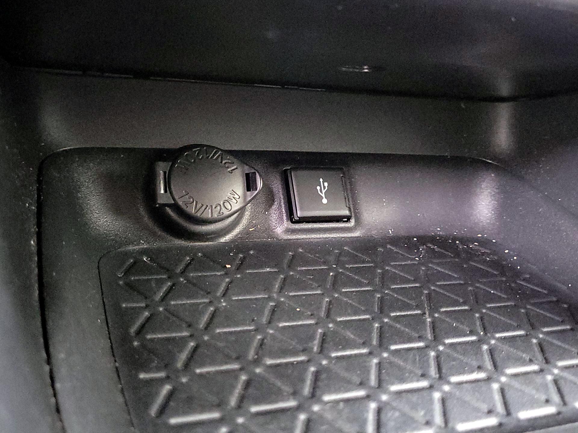 Thumbnail: 2022 Toyota RAV4 - 18