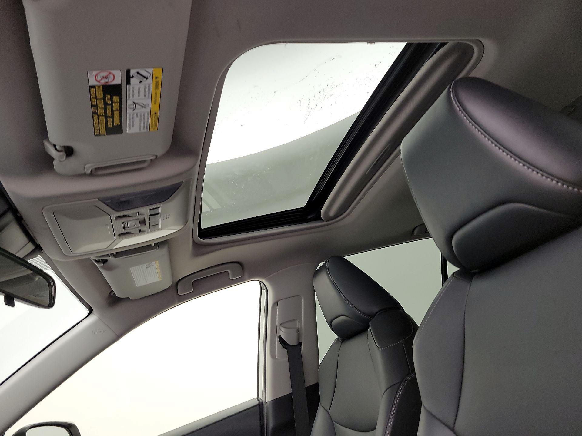 Thumbnail: 2022 Toyota RAV4 - 19