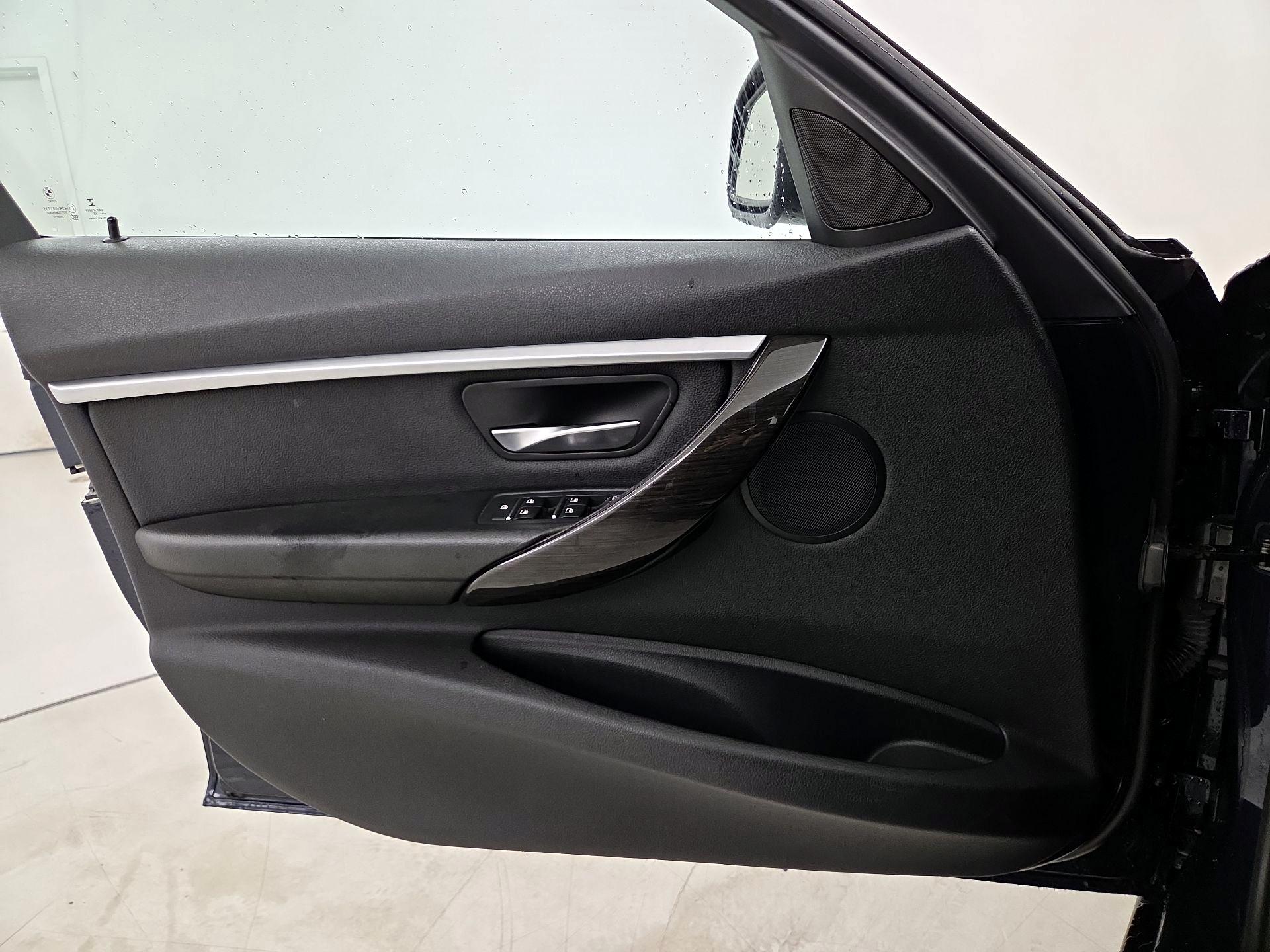 Thumbnail: 2016 BMW 3 Series - 12