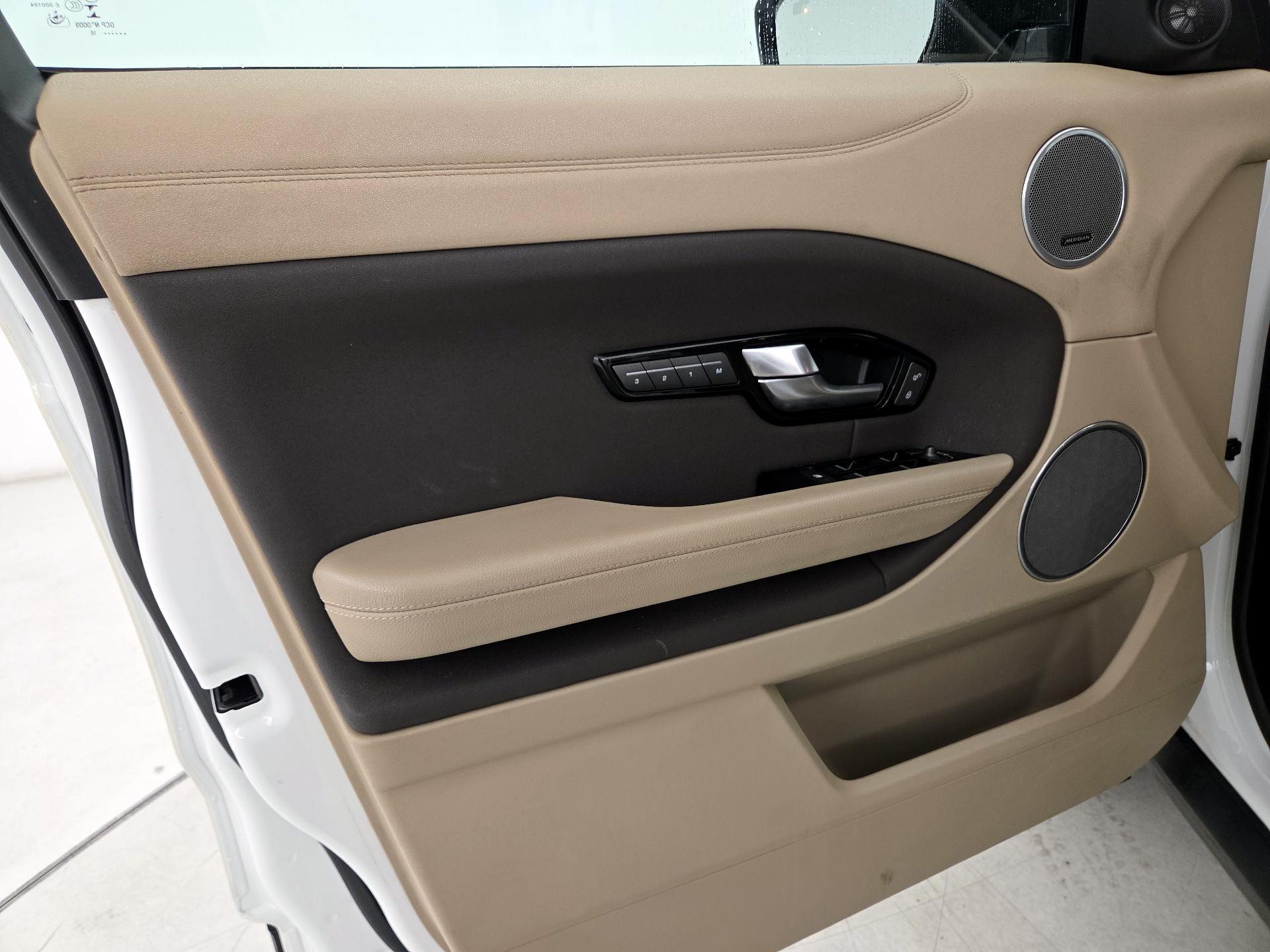 Thumbnail: 2016 Land Rover Range Rover Evoque - 12