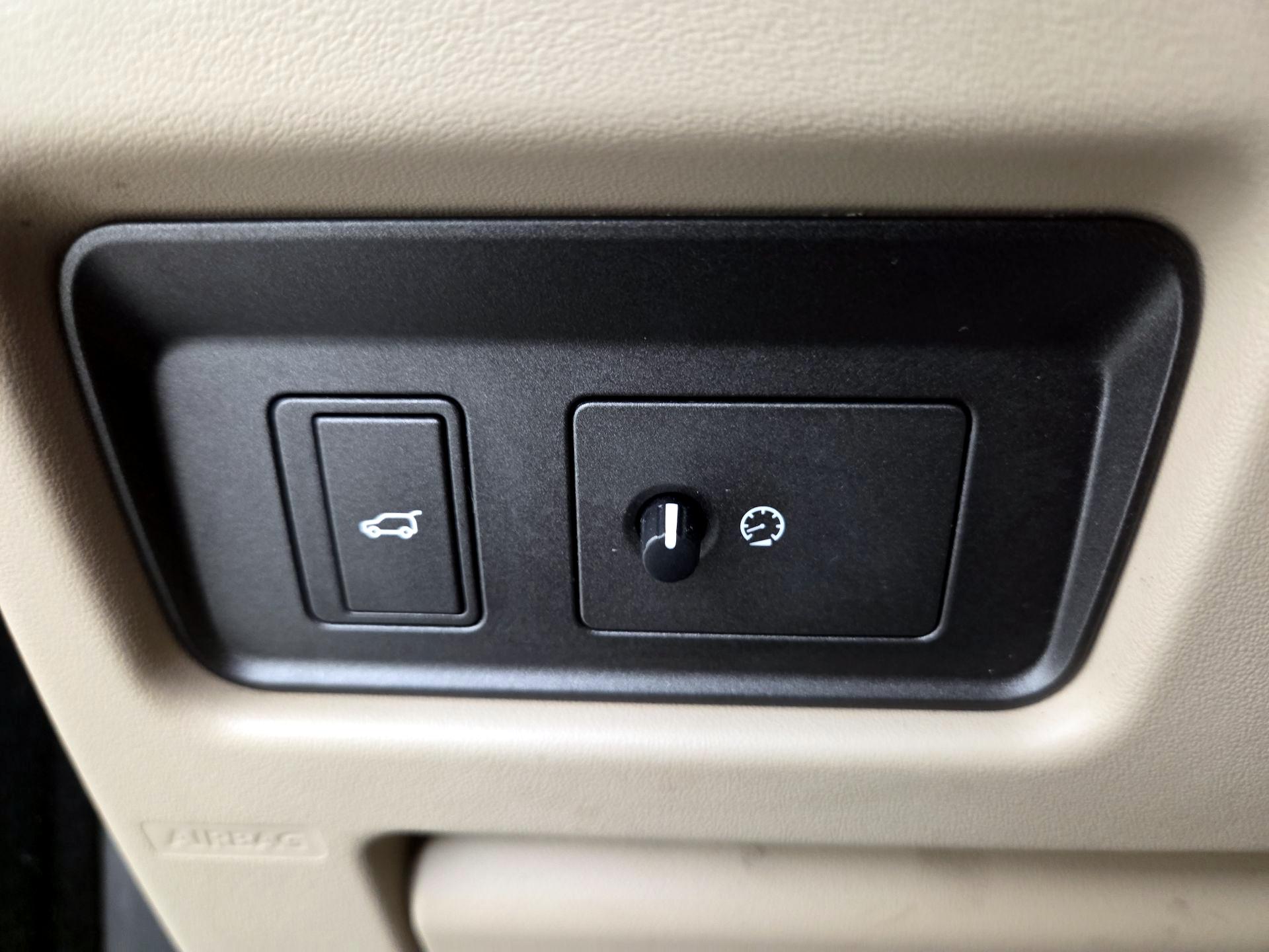 Thumbnail: 2016 Land Rover Range Rover Evoque - 13