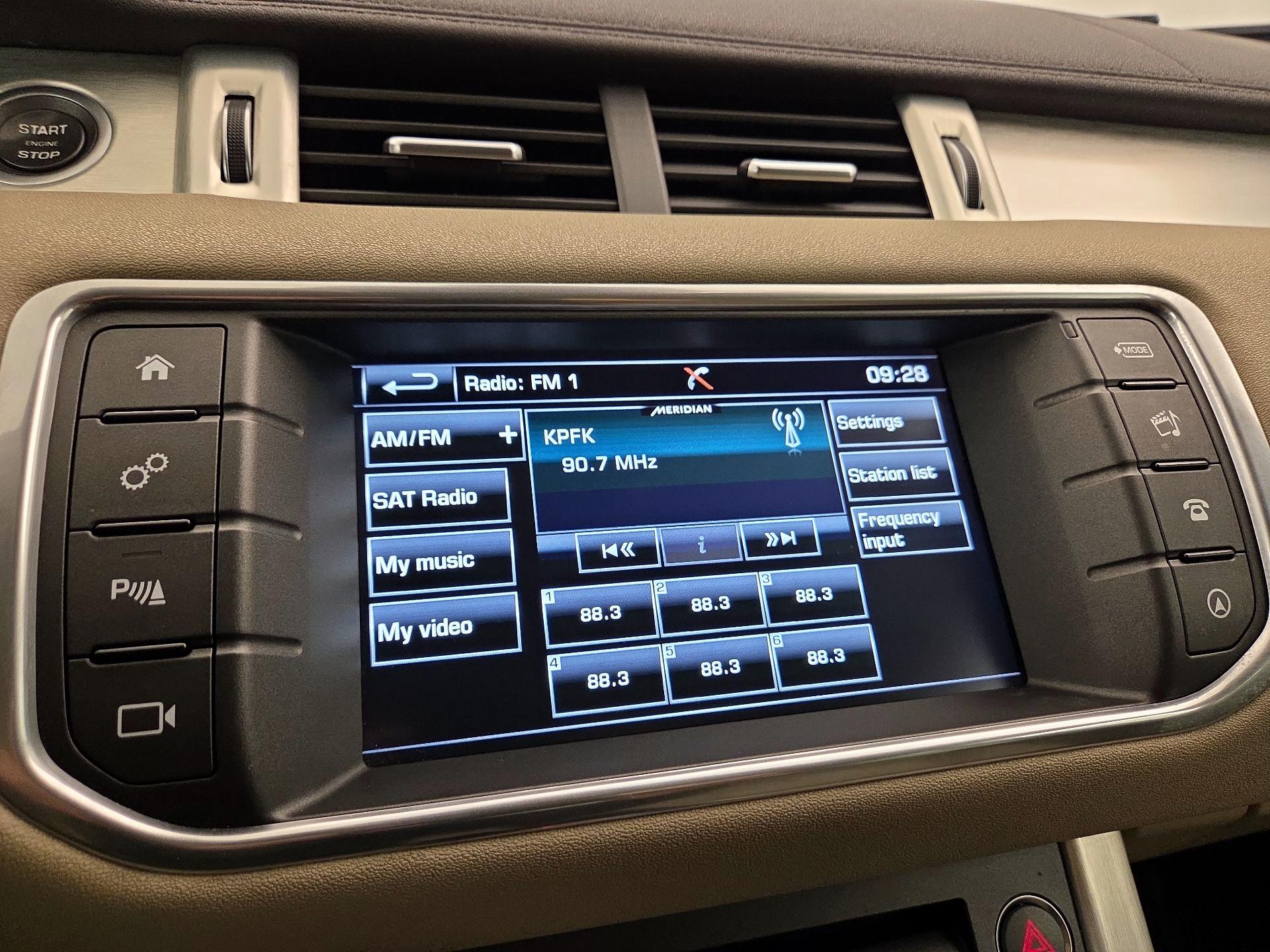 Thumbnail: 2016 Land Rover Range Rover Evoque - 16