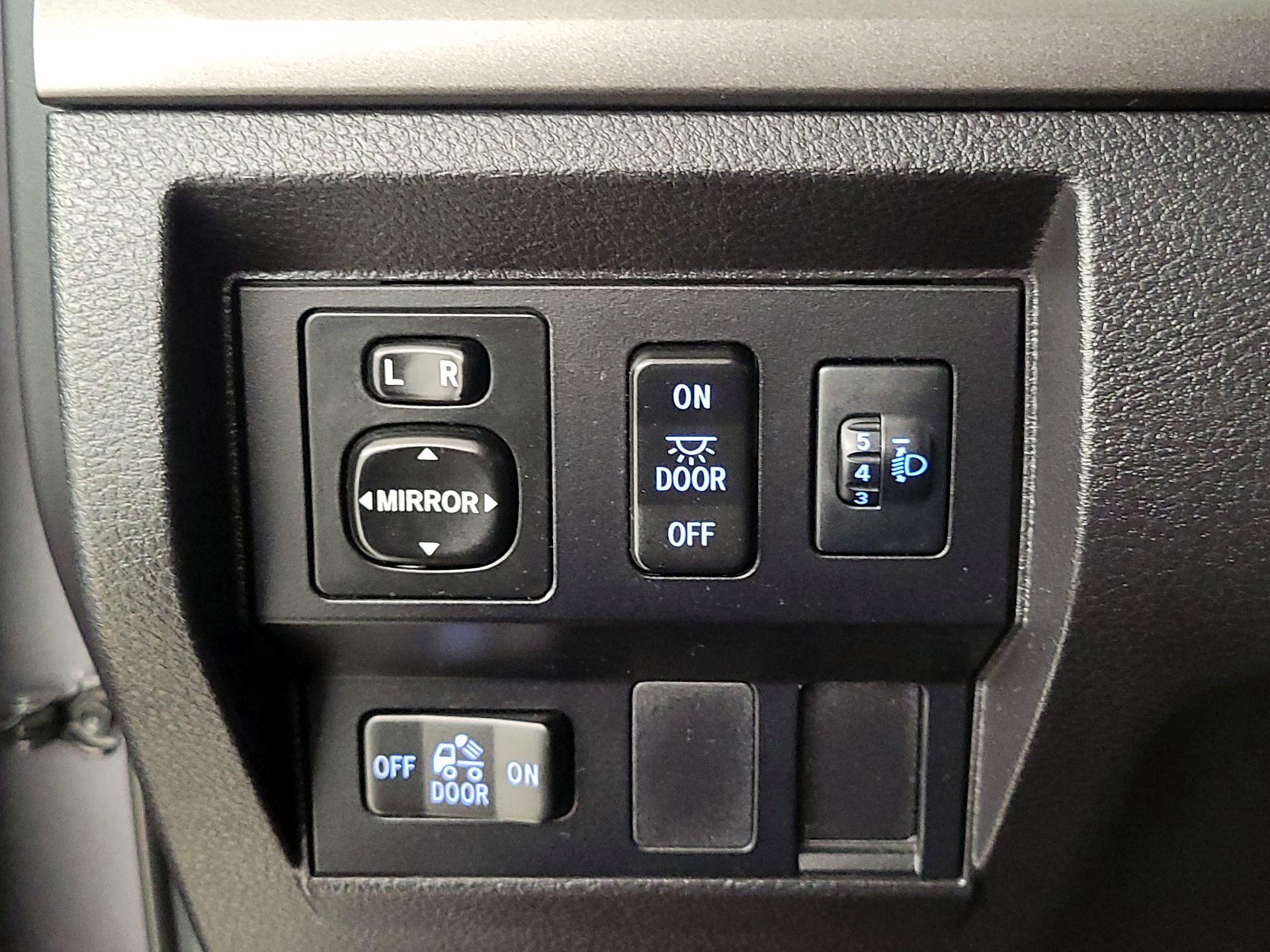 Thumbnail: 2015 Toyota Tundra - 13