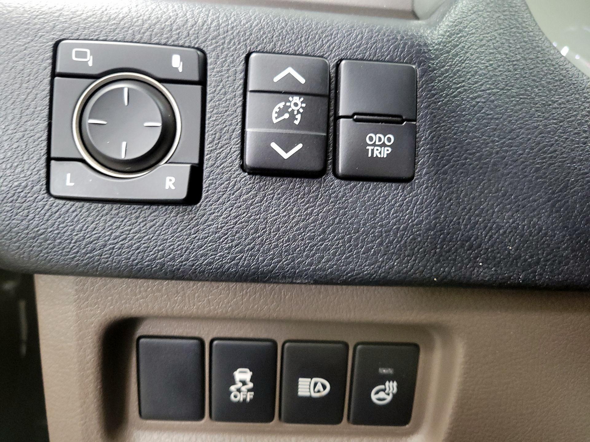 Thumbnail: 2023 Lexus GX - 13