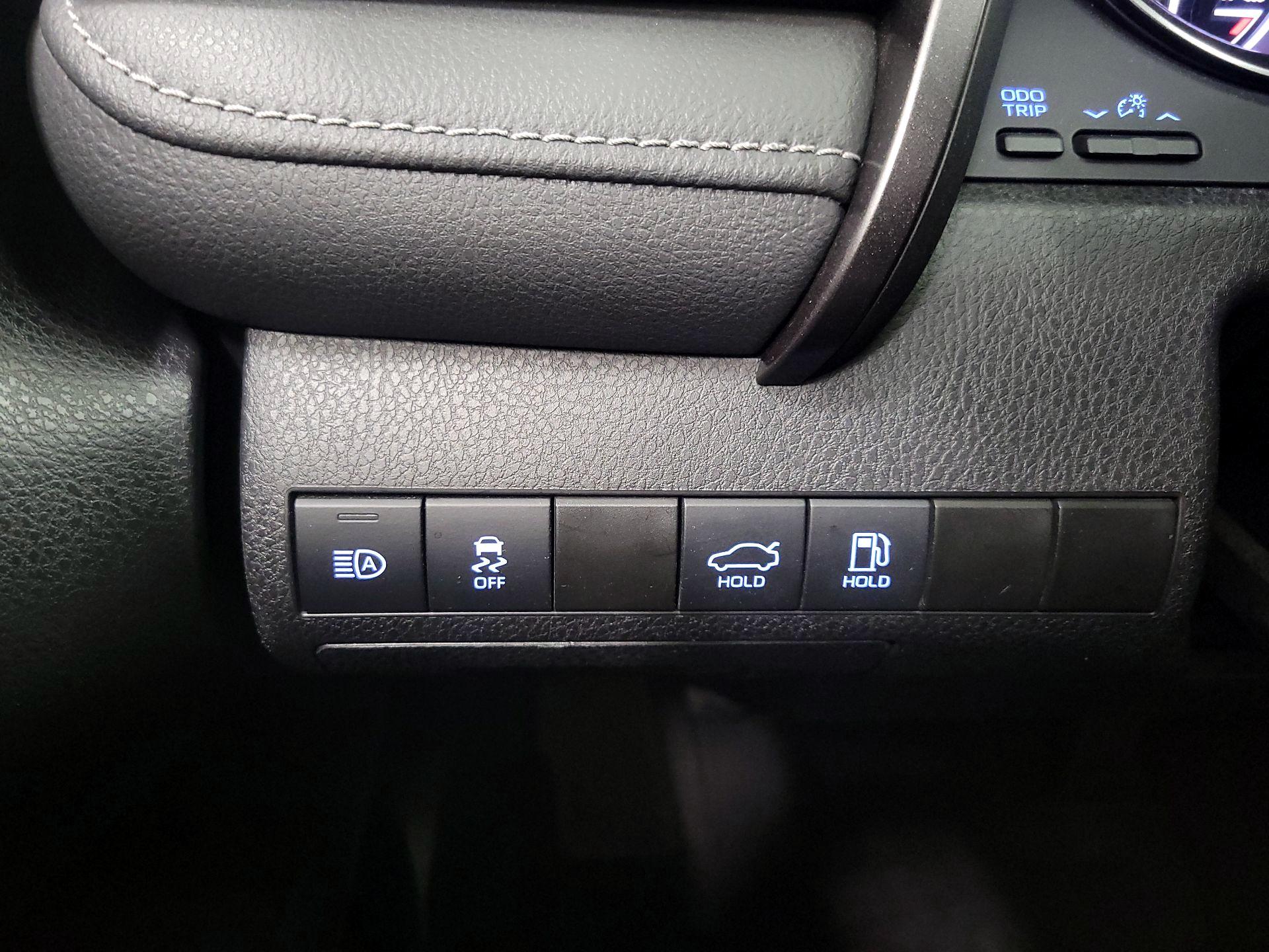 Thumbnail: 2022 Toyota Camry - 13