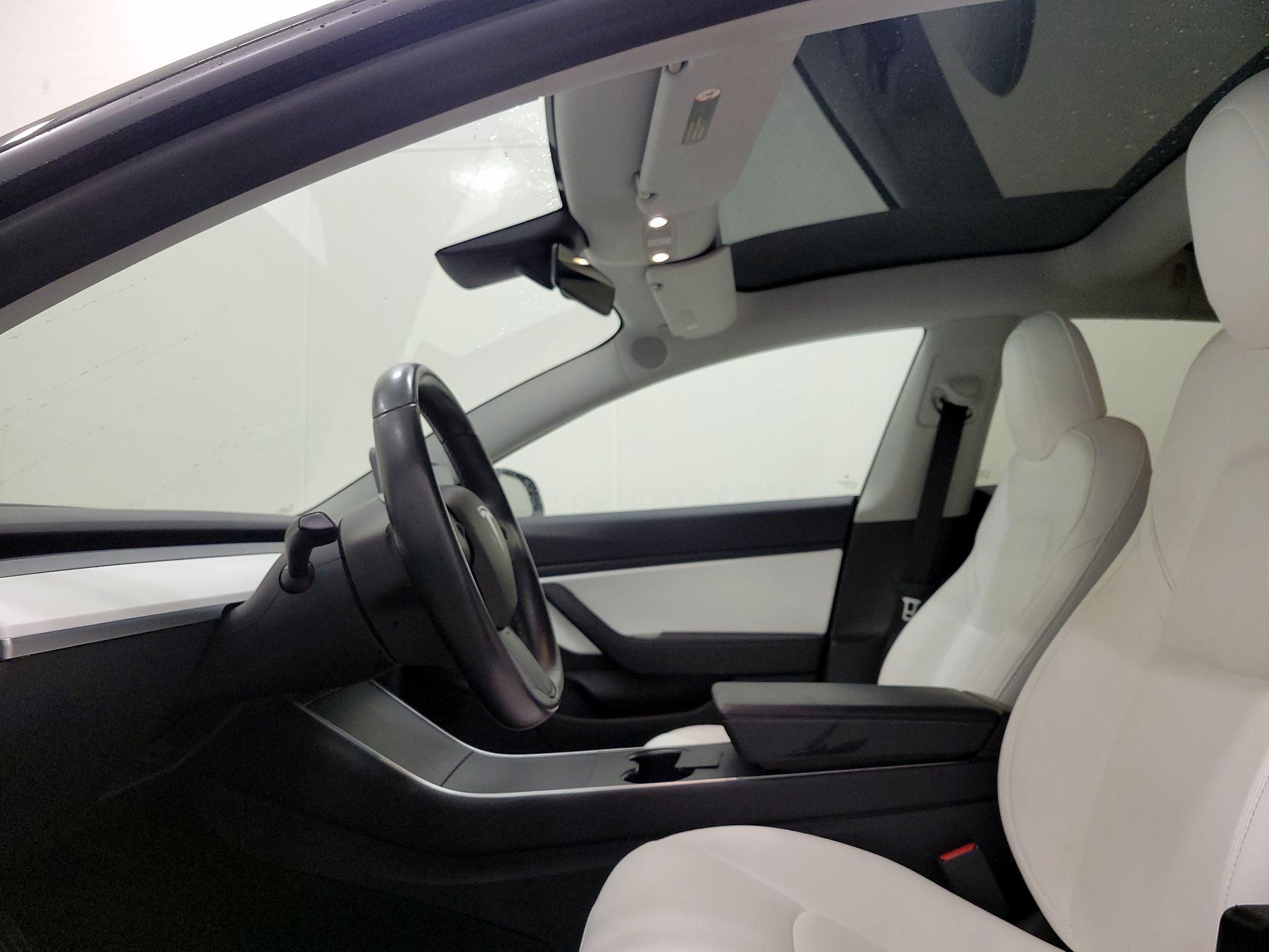 Thumbnail: 2019 Tesla Model 3 - 17