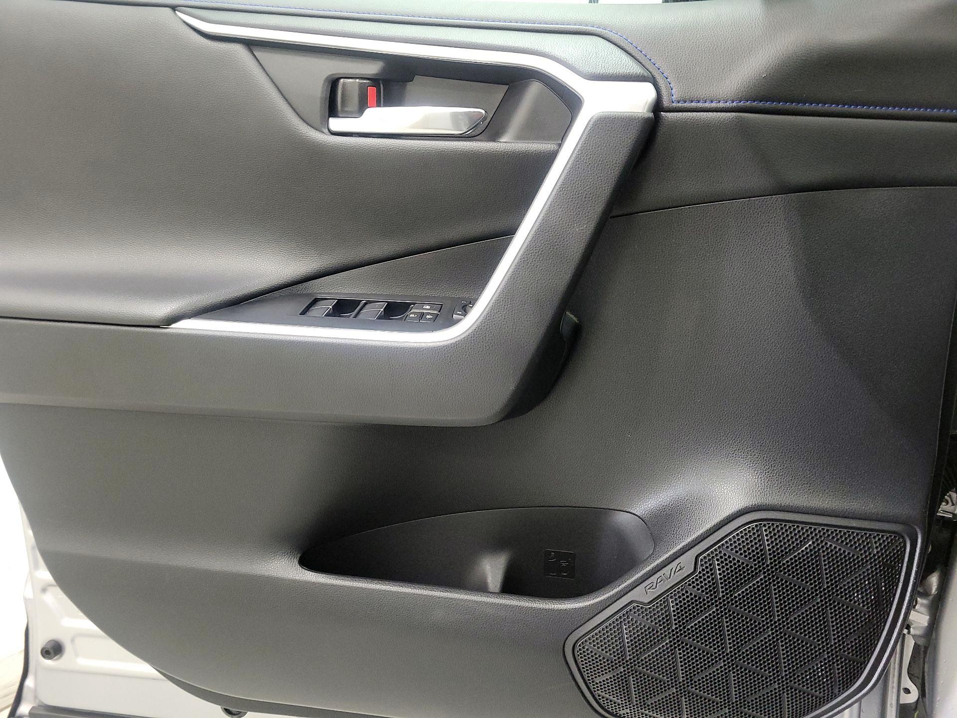 Thumbnail: 2021 Toyota RAV4 - 12