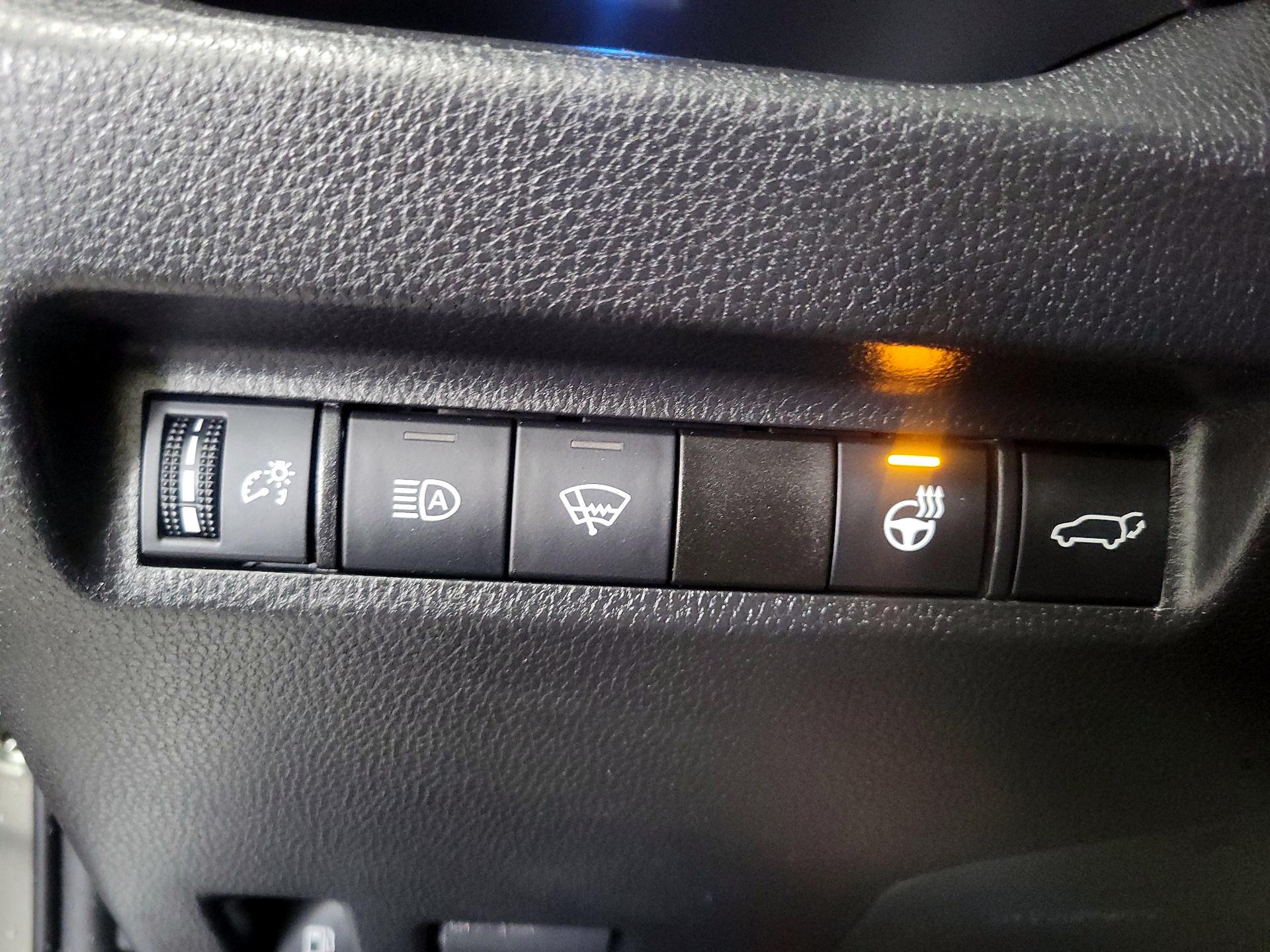 Thumbnail: 2021 Toyota RAV4 - 13