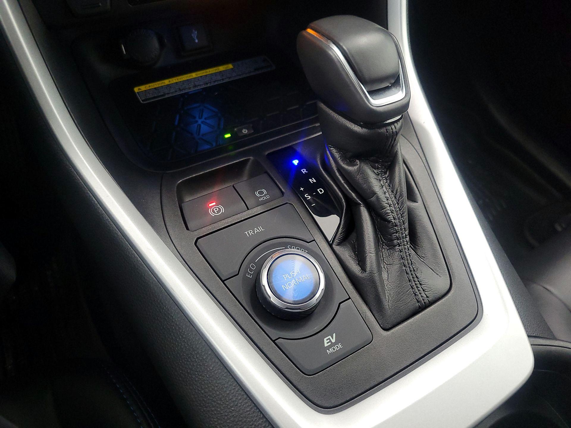 Thumbnail: 2021 Toyota RAV4 - 18