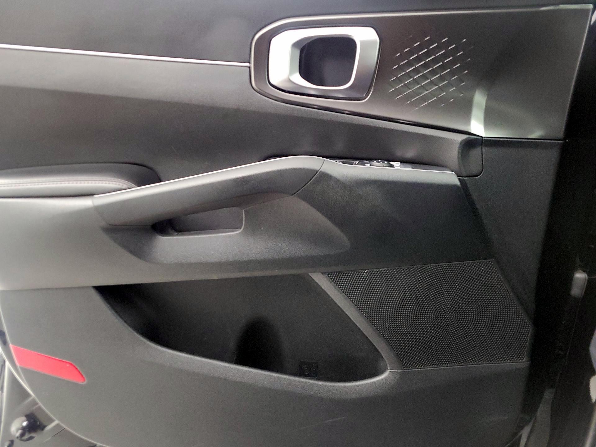 Thumbnail: 2023 Kia Sorento - 12