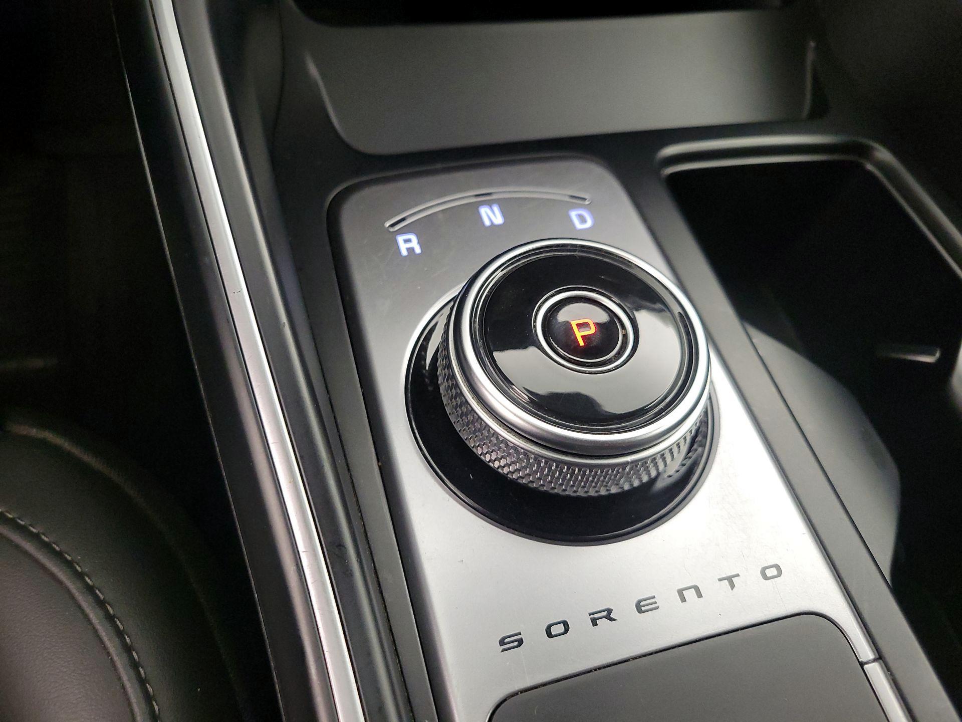 Thumbnail: 2023 Kia Sorento - 18