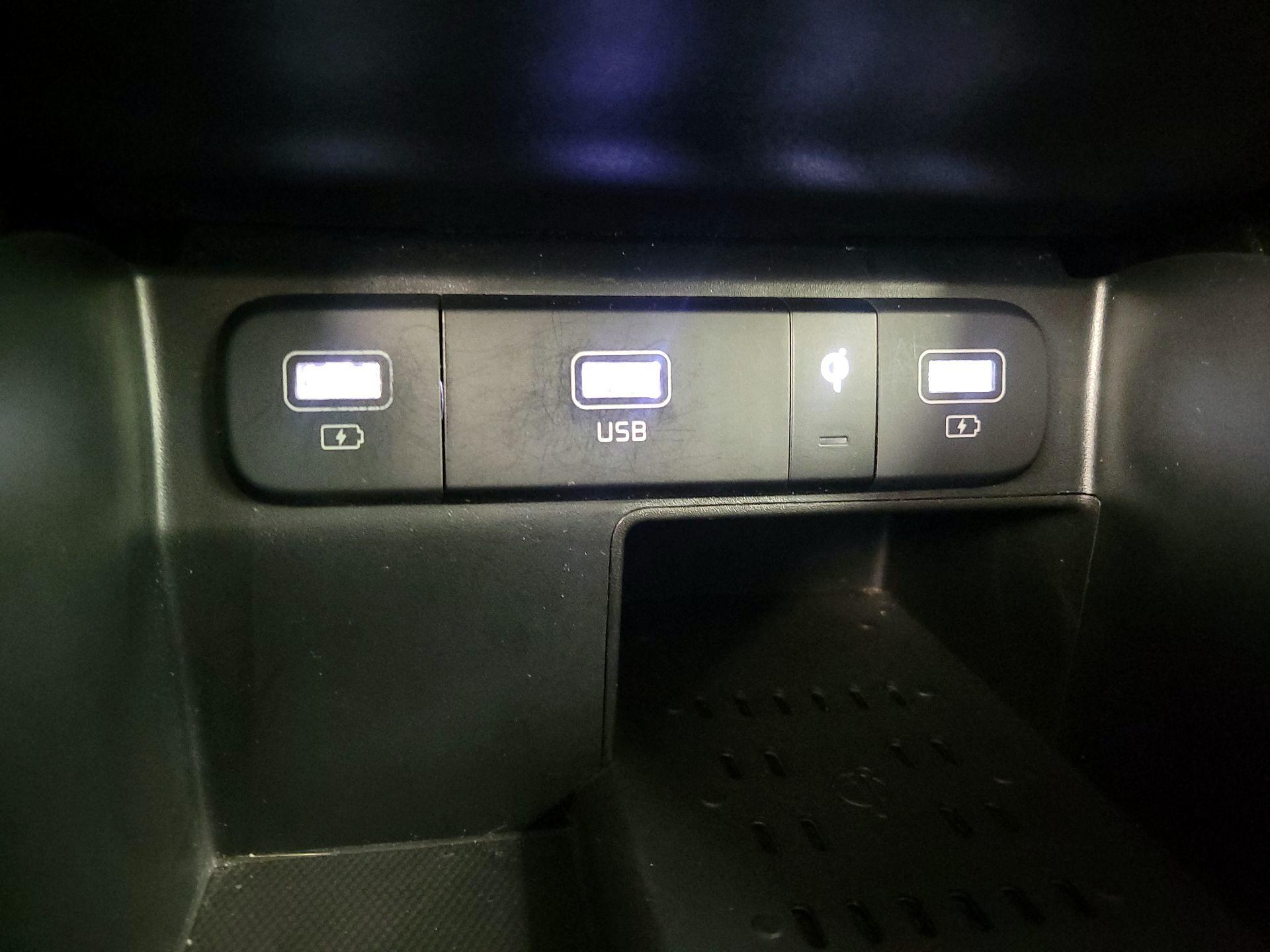 Thumbnail: 2023 Kia Sorento - 19