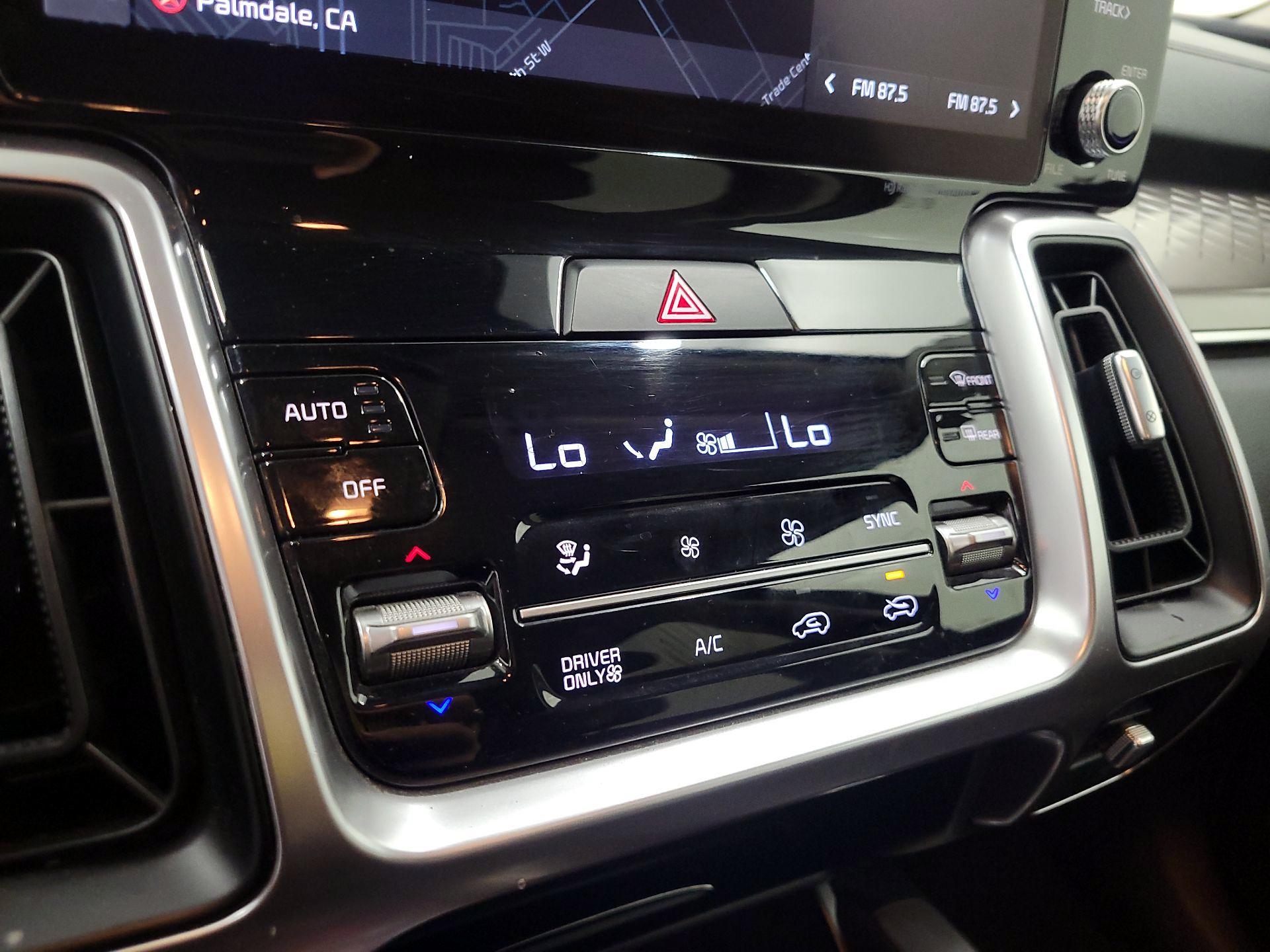 Thumbnail: 2022 Kia Sorento - 16