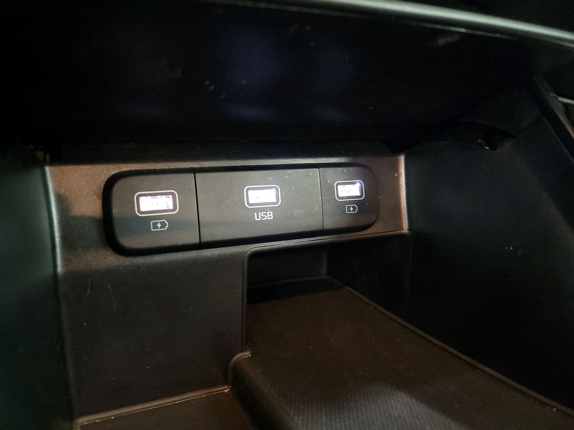 Thumbnail: 2022 Kia Sorento - 18