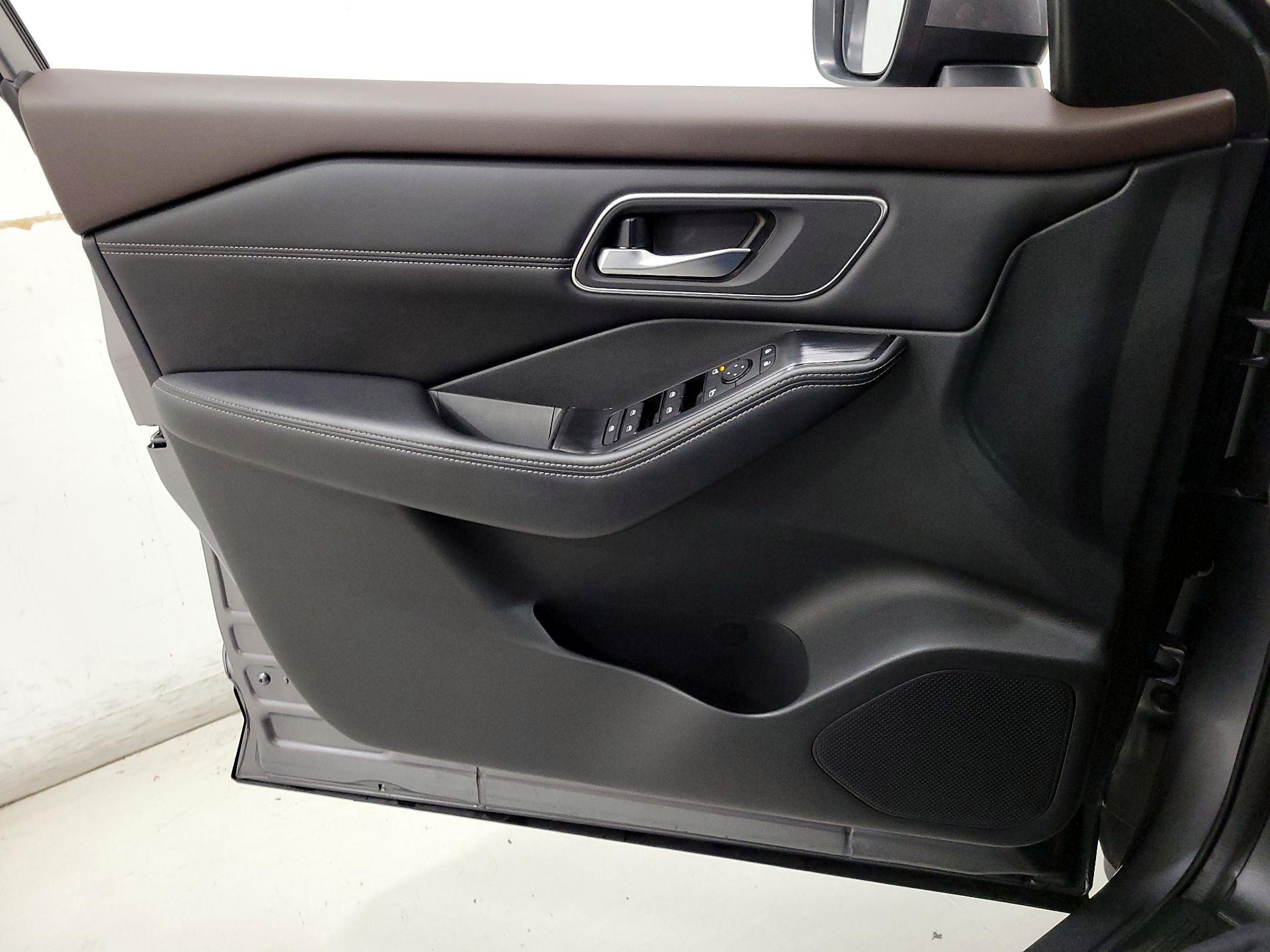 Thumbnail: 2021 Nissan Rogue - 12