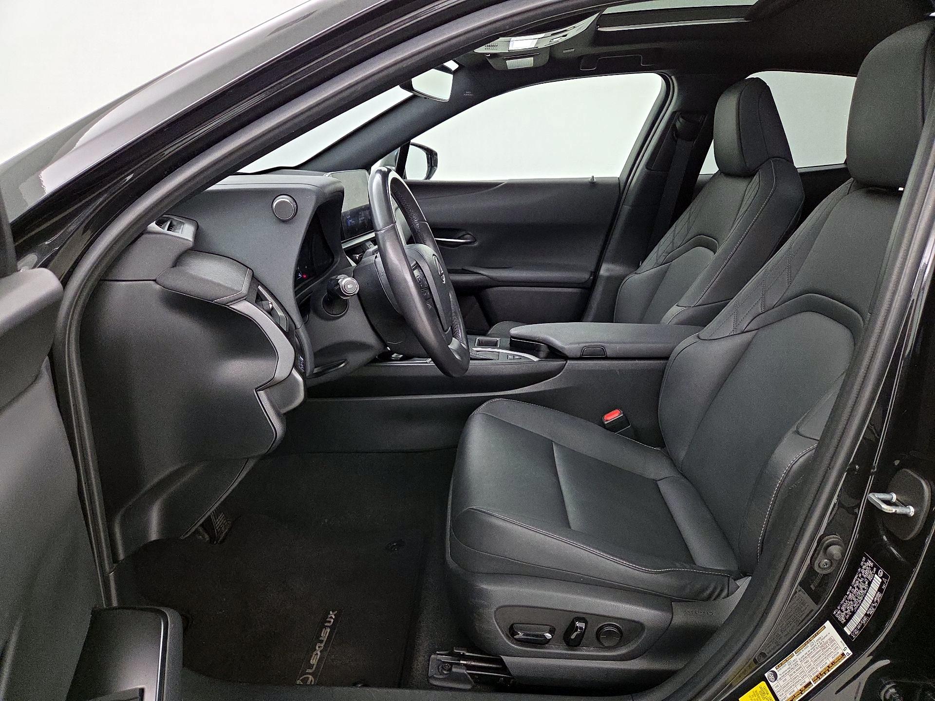 Thumbnail: 2023 Lexus UX - 11