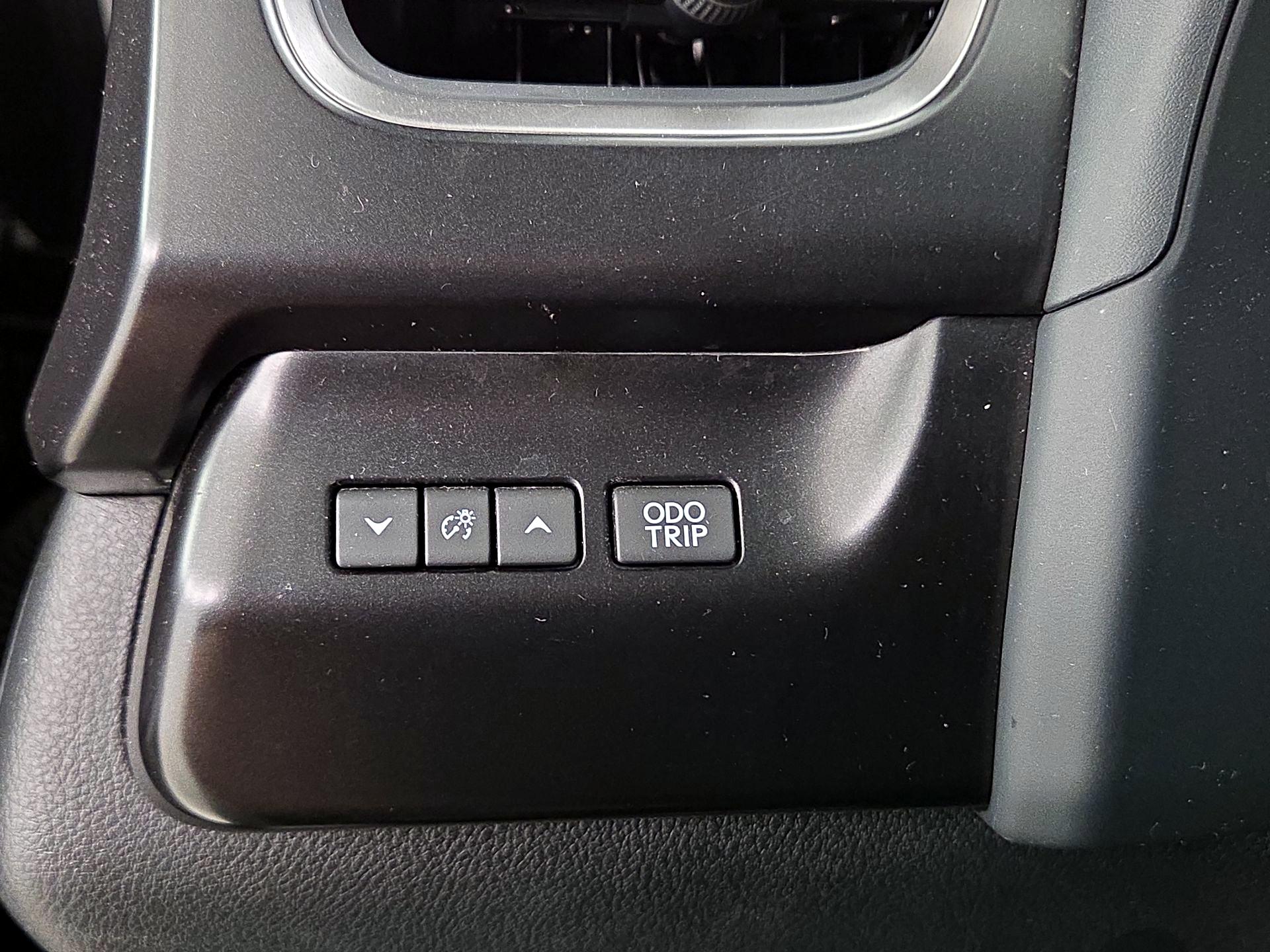 Thumbnail: 2023 Lexus UX - 13