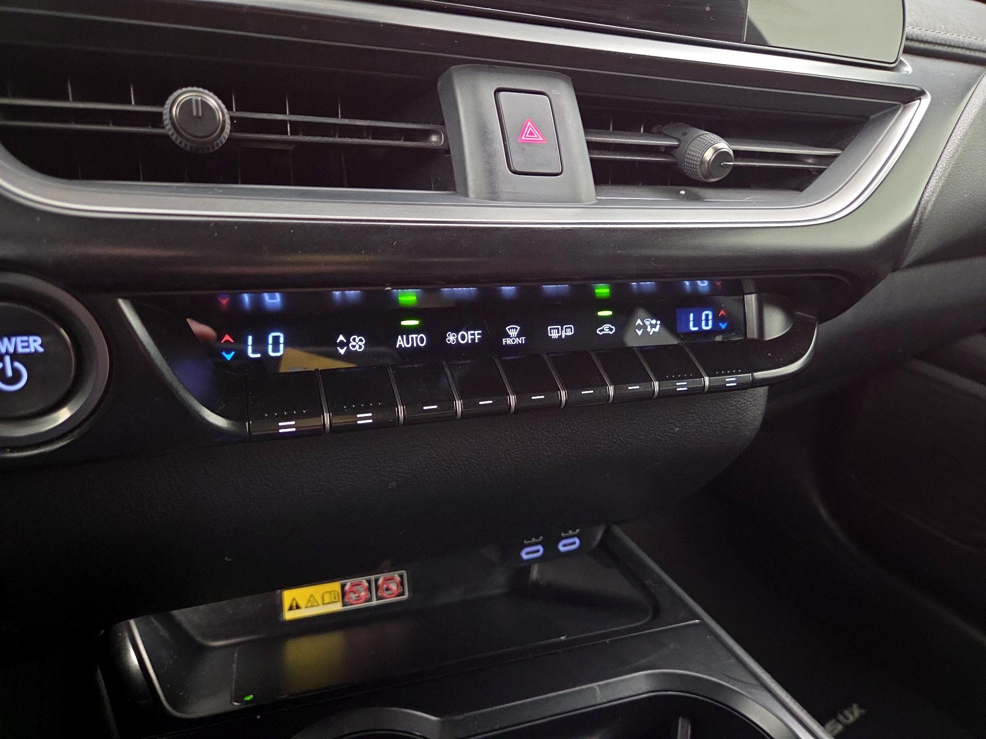 Thumbnail: 2023 Lexus UX - 16