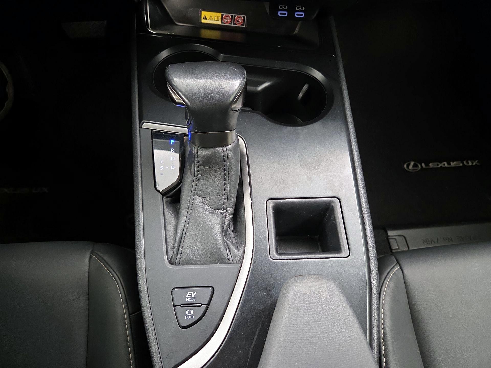 Thumbnail: 2023 Lexus UX - 17