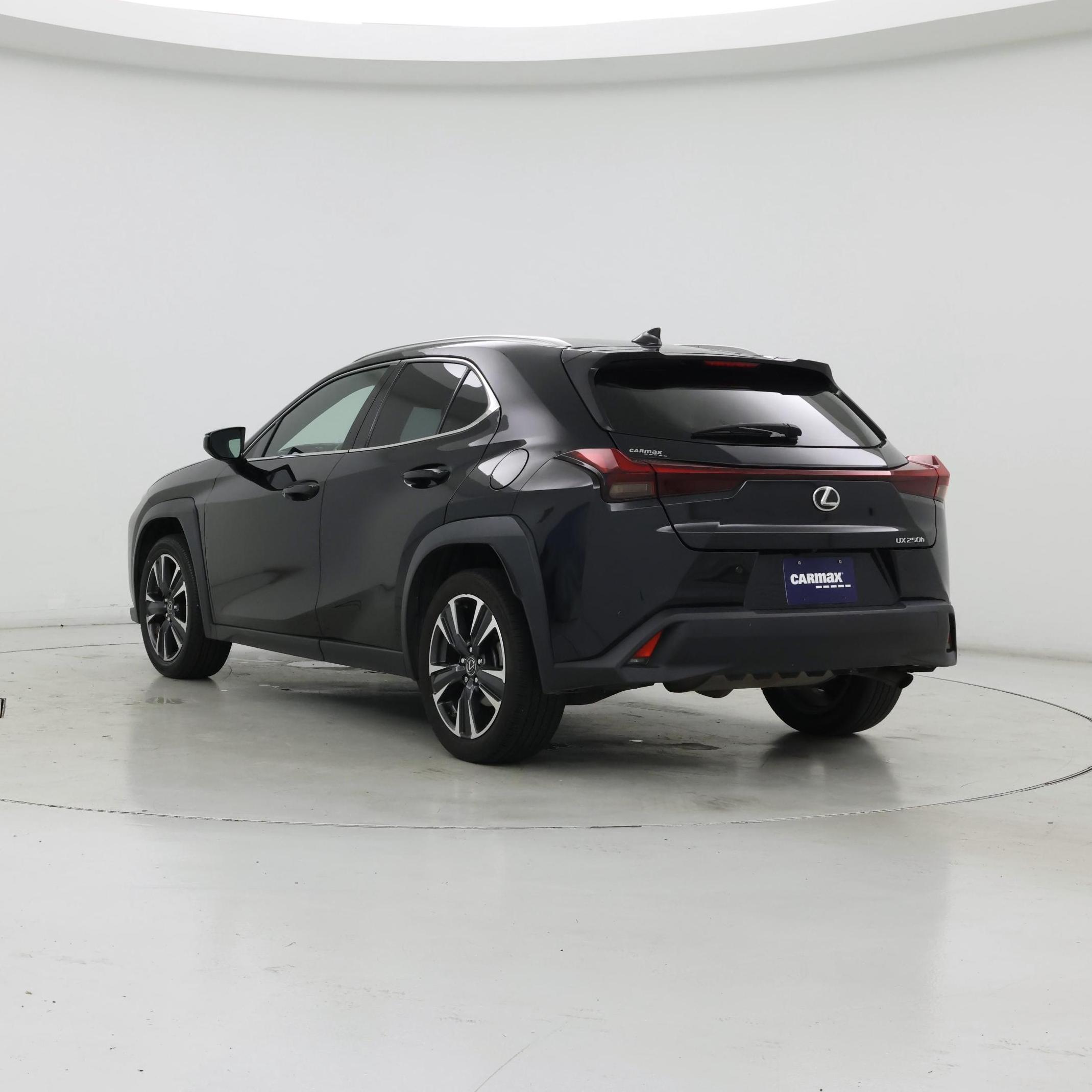 Thumbnail: 2023 Lexus UX - 2