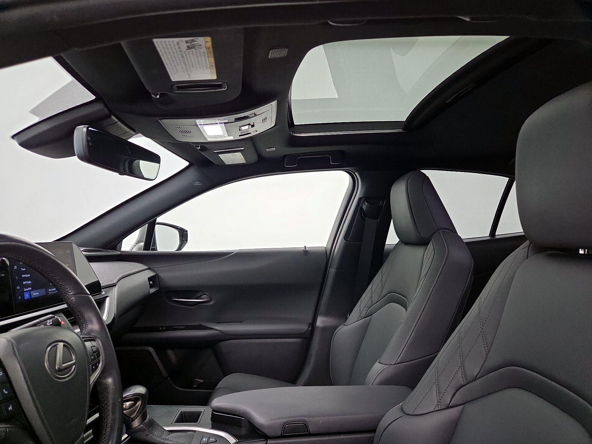 Thumbnail: 2023 Lexus UX - 19