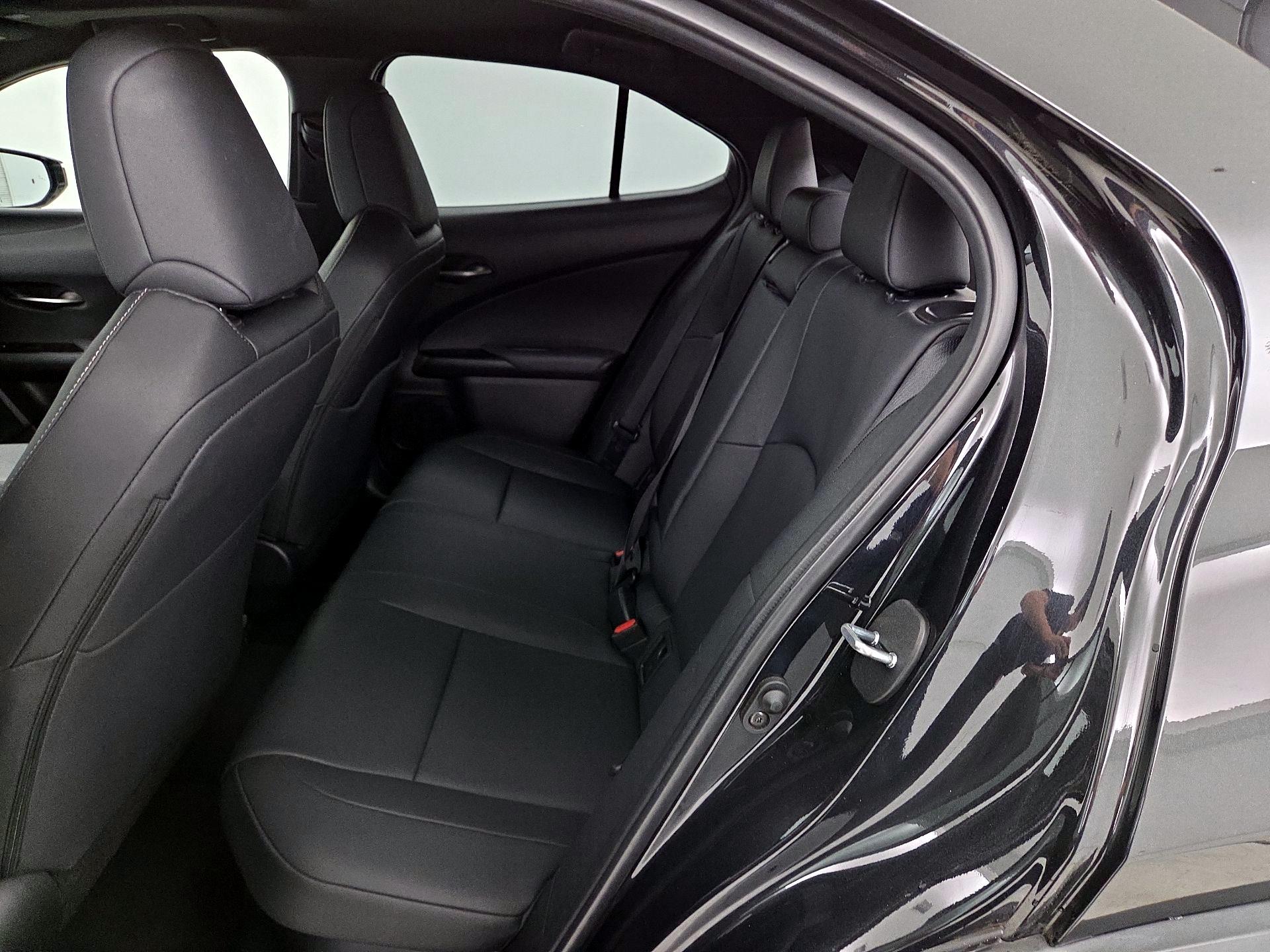 Thumbnail: 2023 Lexus UX - 20