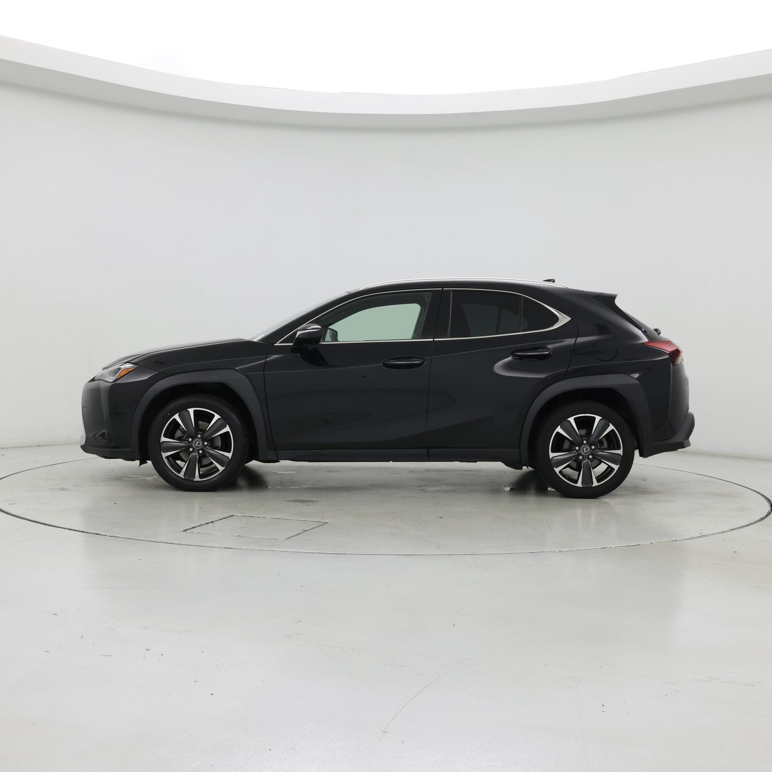 Thumbnail: 2023 Lexus UX - 3