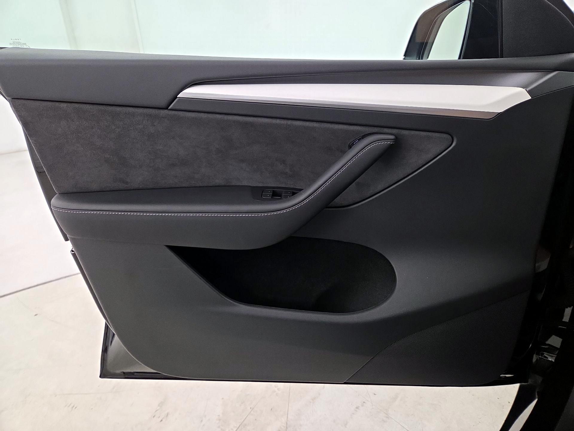 Thumbnail: 2025 Tesla Model Y - 12