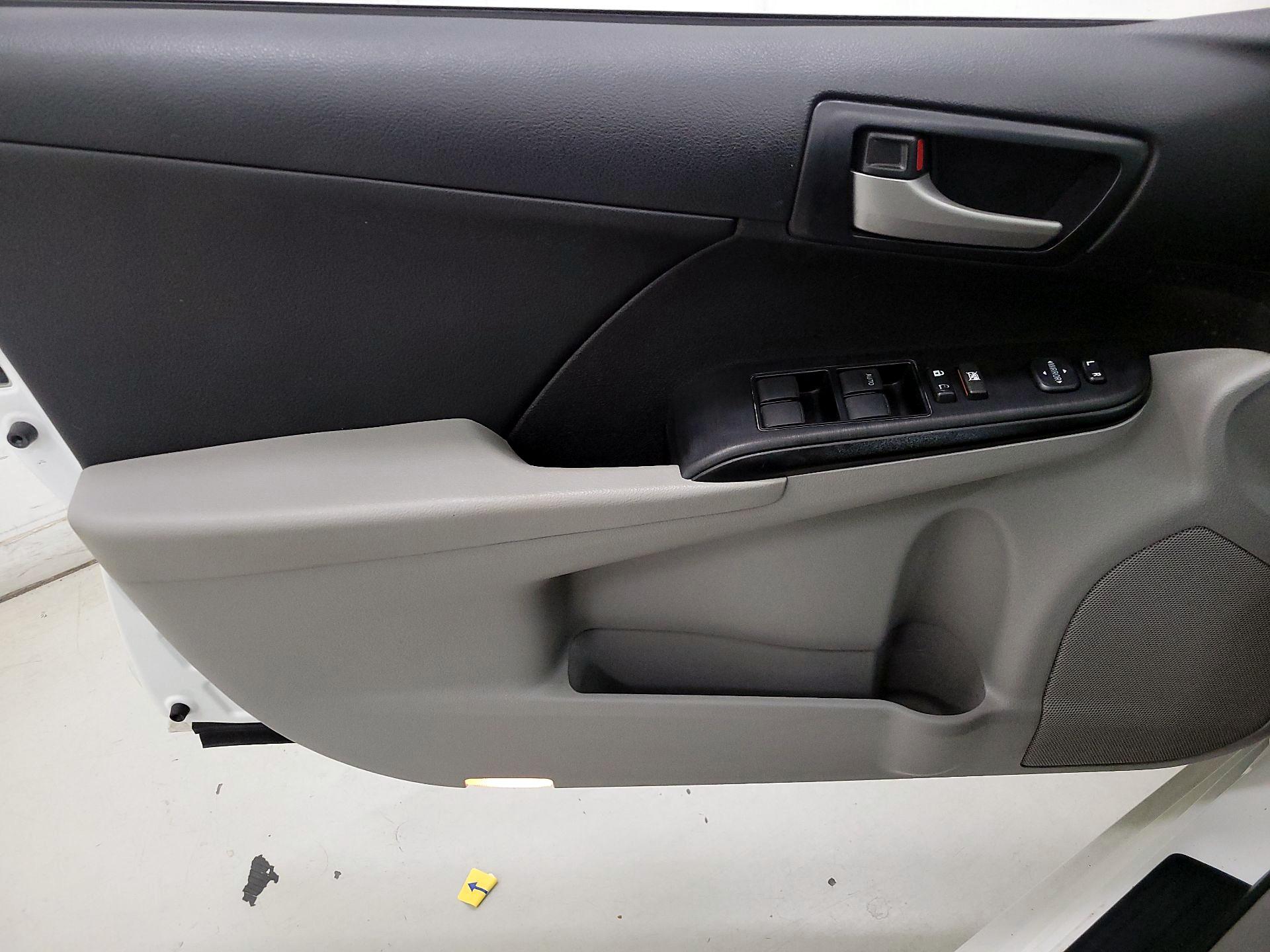 Thumbnail: 2014 Toyota Camry - 12