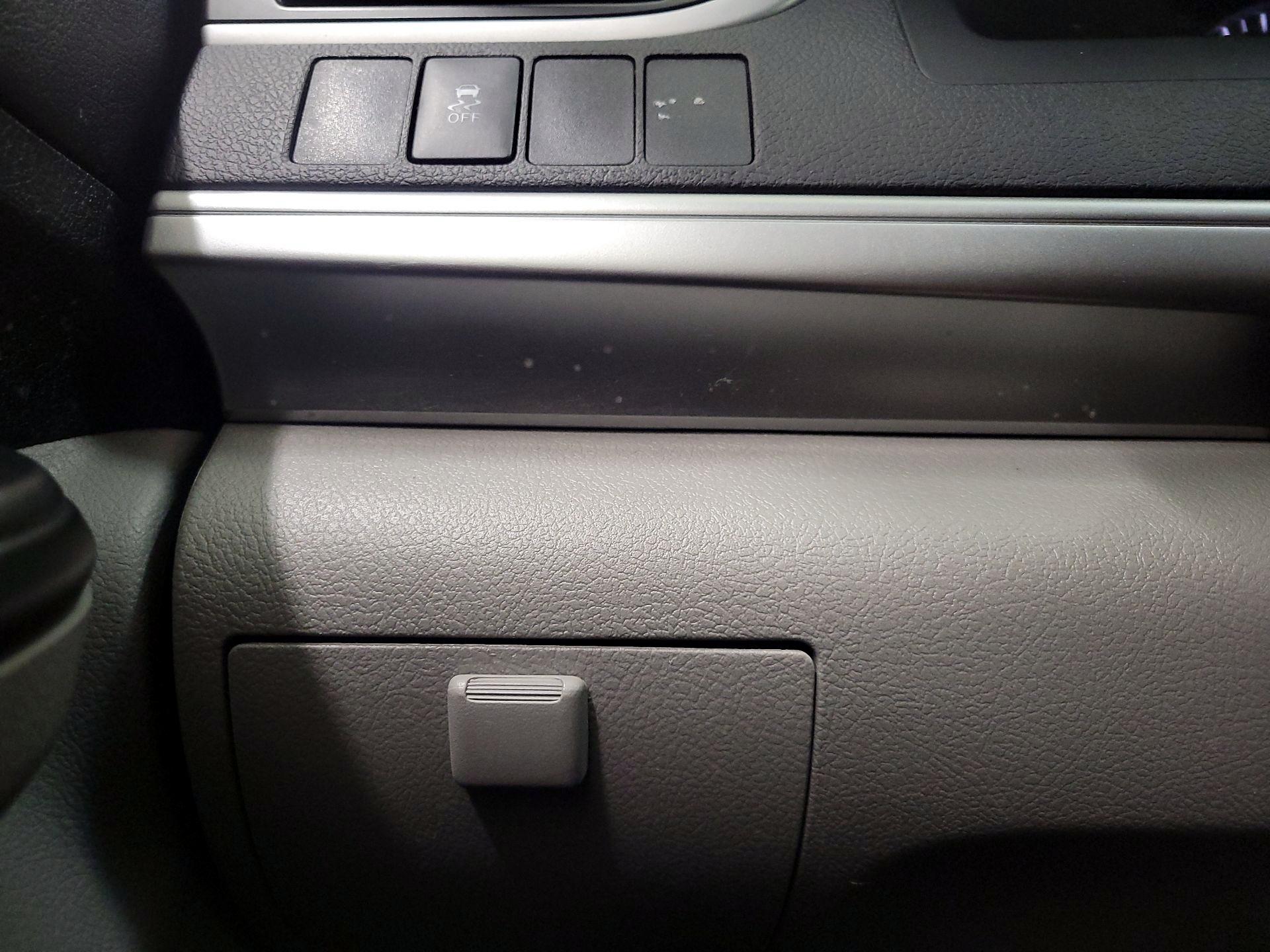 Thumbnail: 2014 Toyota Camry - 13