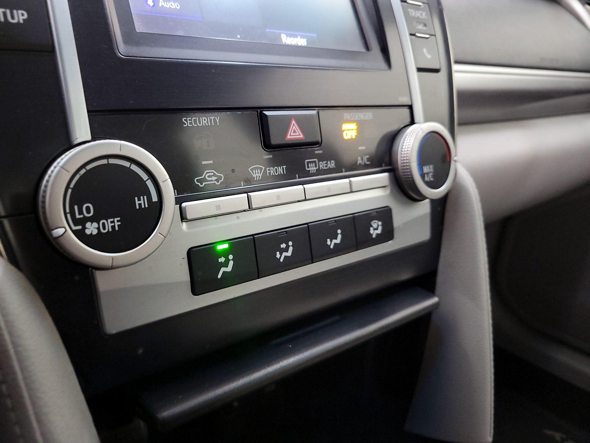 Thumbnail: 2014 Toyota Camry - 16