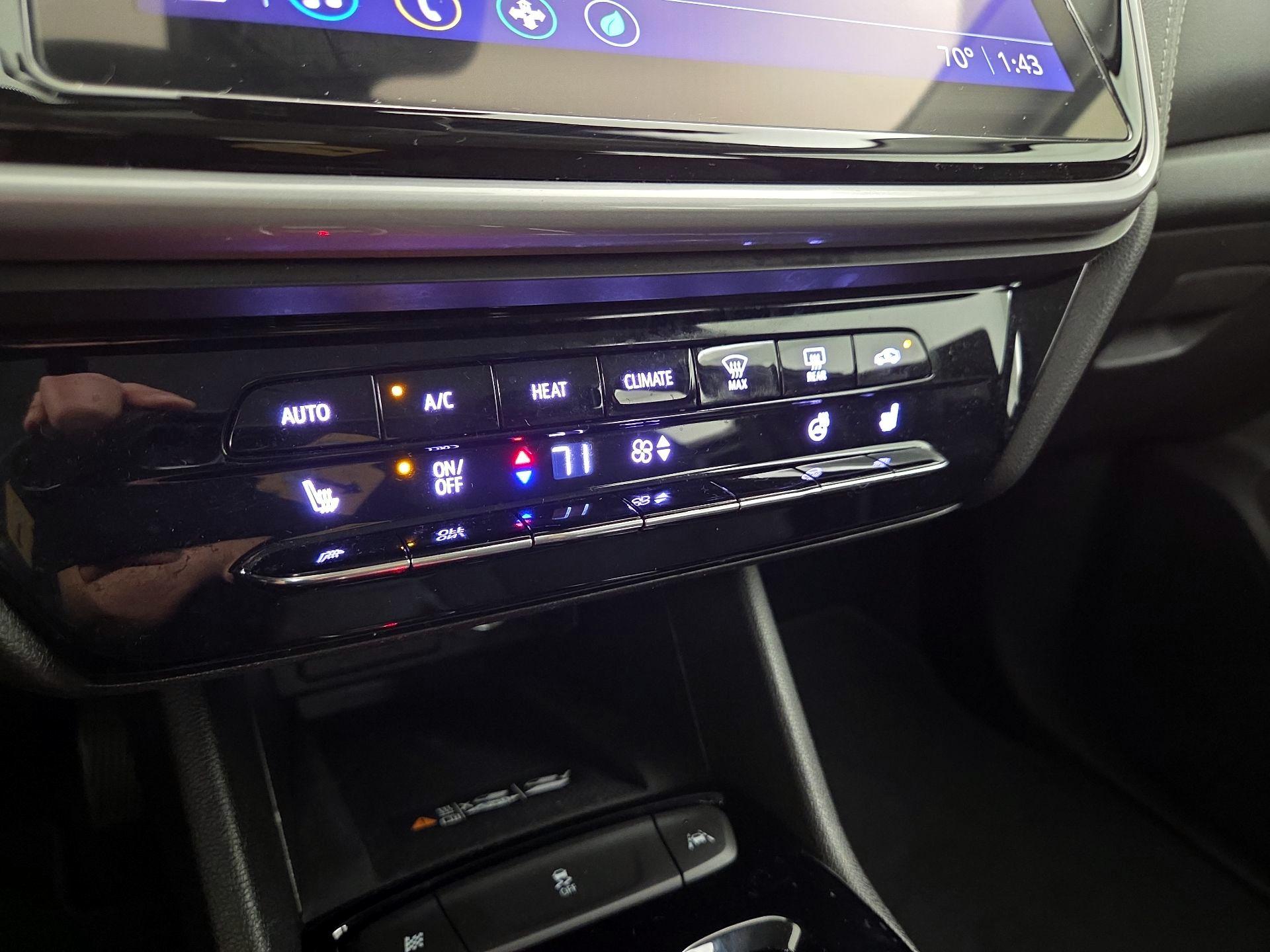 Thumbnail: 2022 Chevrolet Bolt EUV - 16