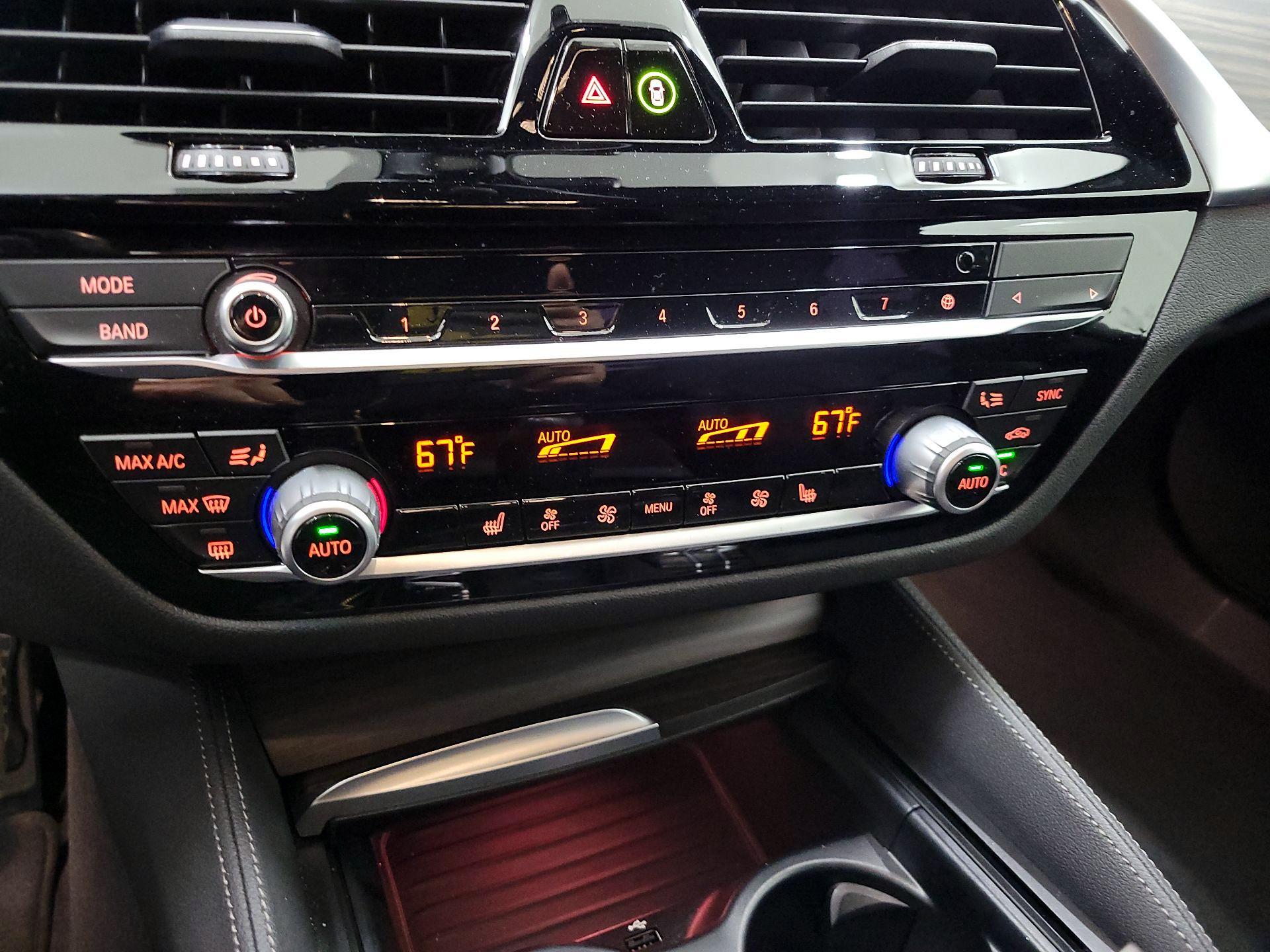 Thumbnail: 2022 BMW 5 Series - 17