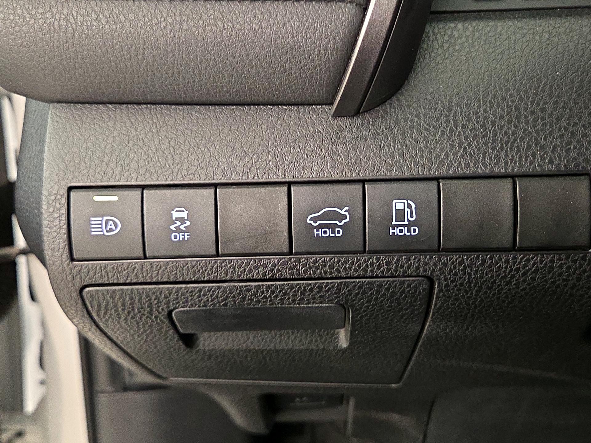 Thumbnail: 2020 Toyota Camry - 13