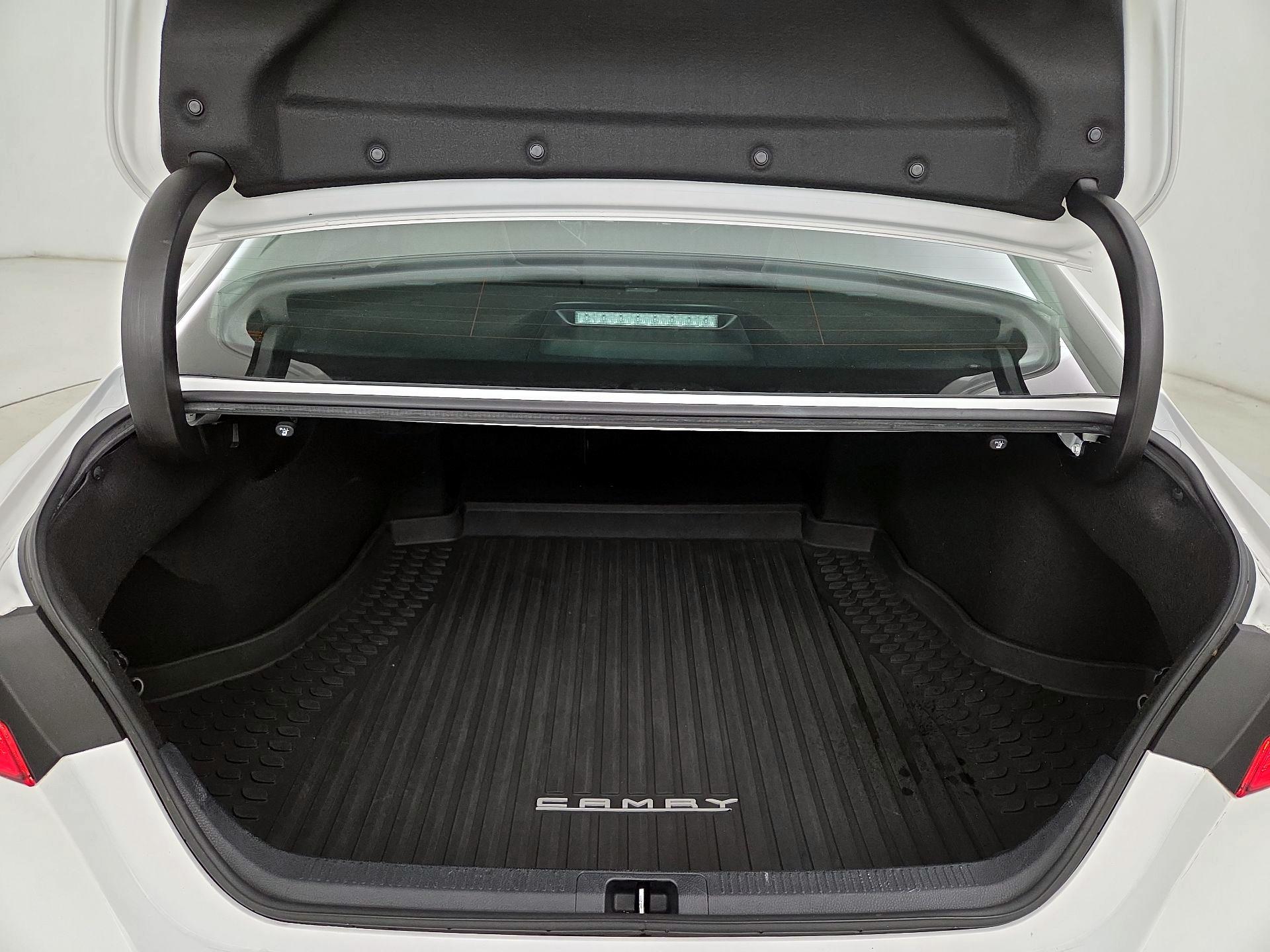 Thumbnail: 2020 Toyota Camry - 20