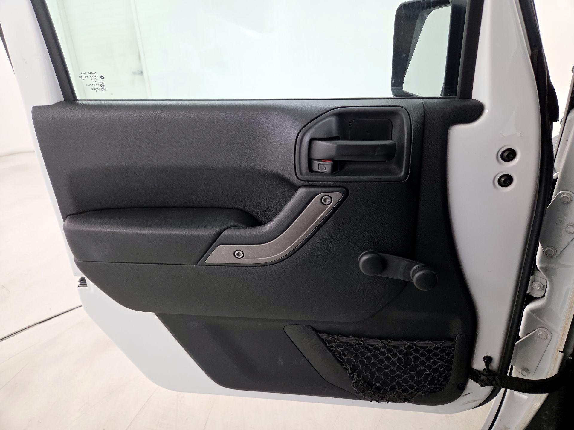 Thumbnail: 2017 Jeep Wrangler - 12