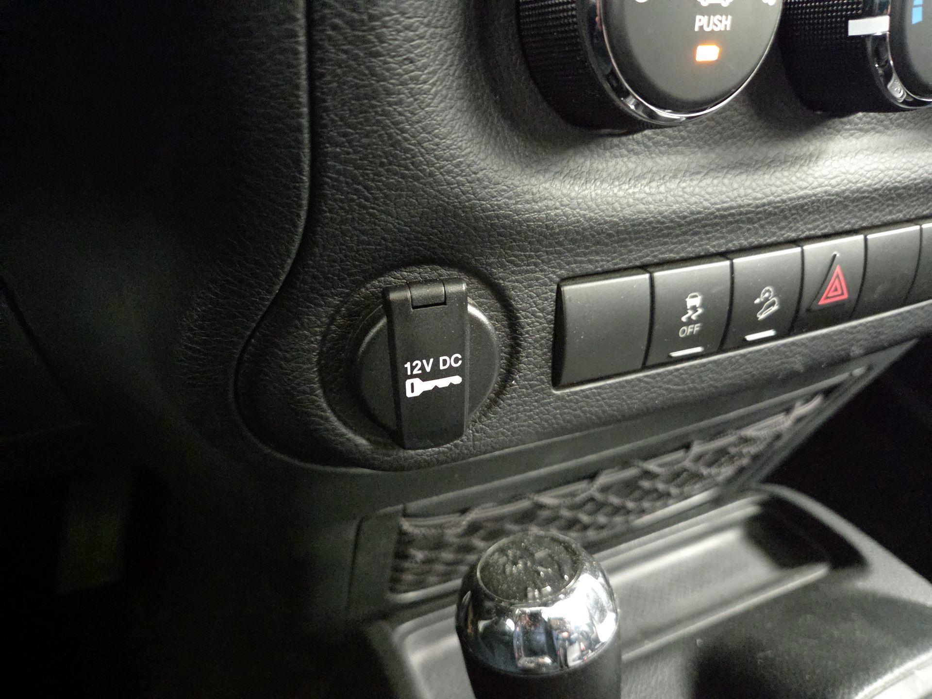 Thumbnail: 2017 Jeep Wrangler - 16