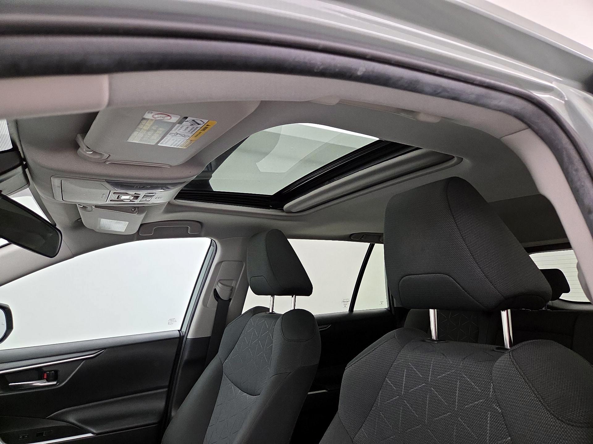 Thumbnail: 2022 Toyota RAV4 - 19