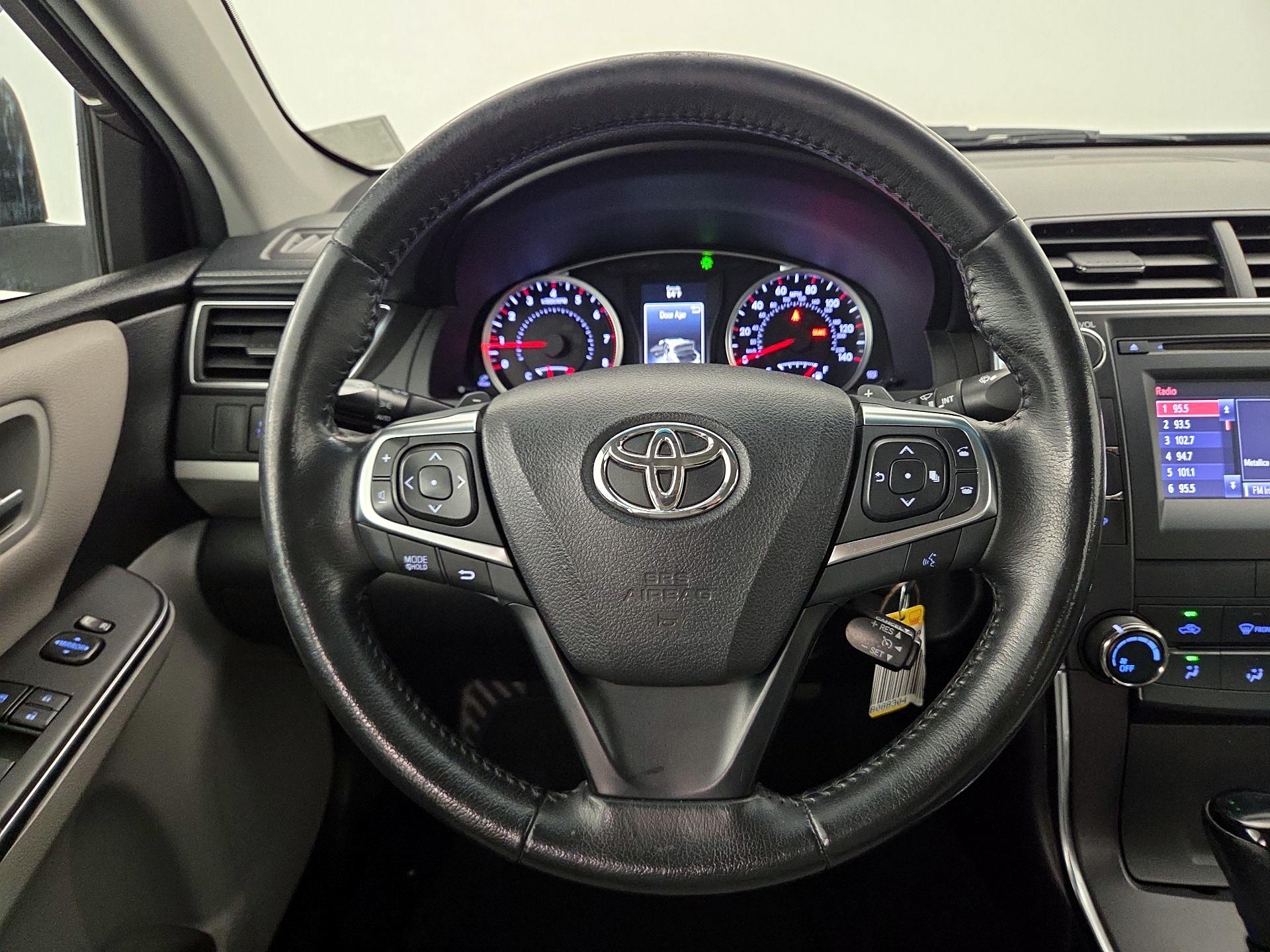 Thumbnail: 2016 Toyota Camry - 10