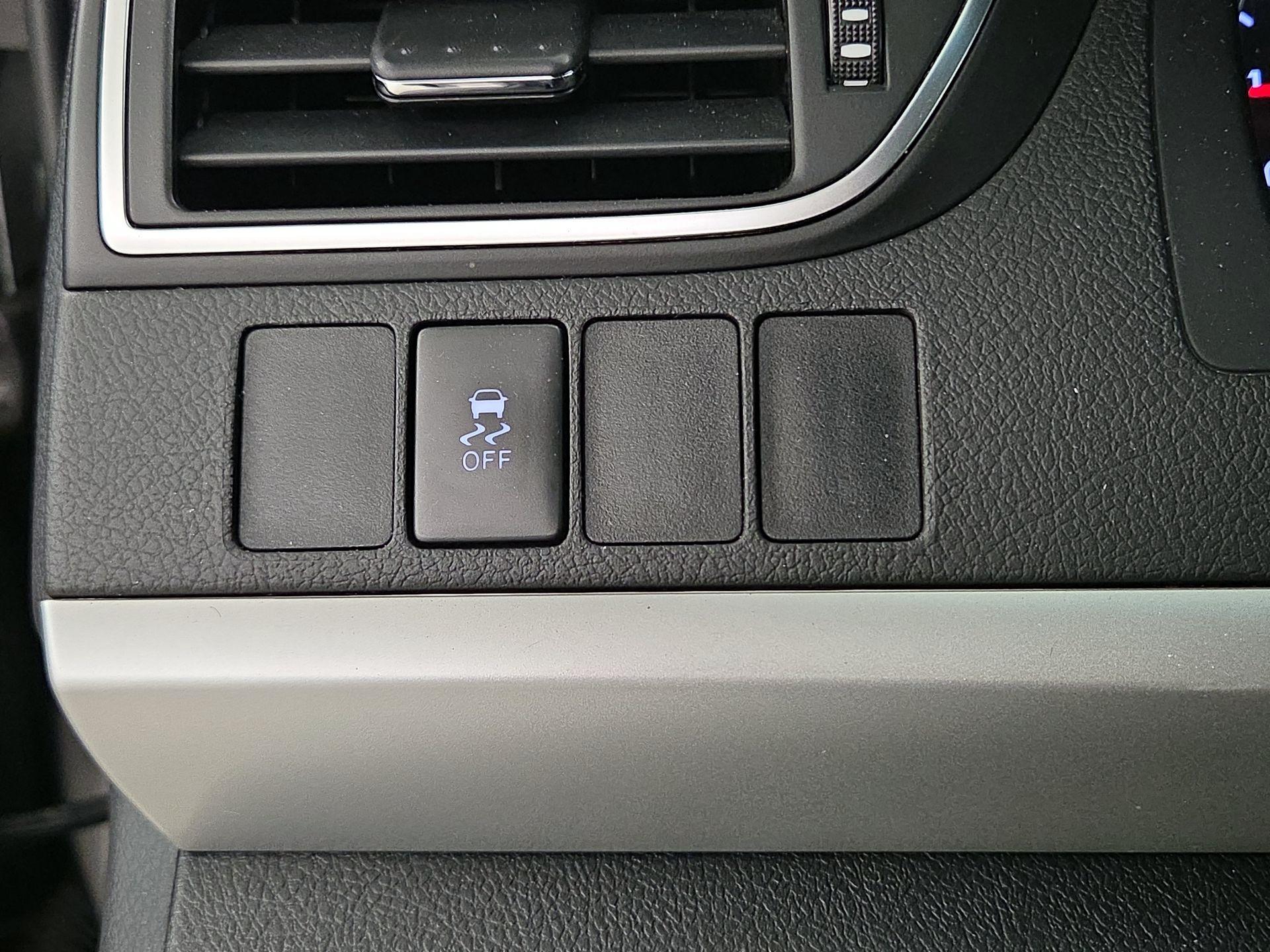 Thumbnail: 2016 Toyota Camry - 13