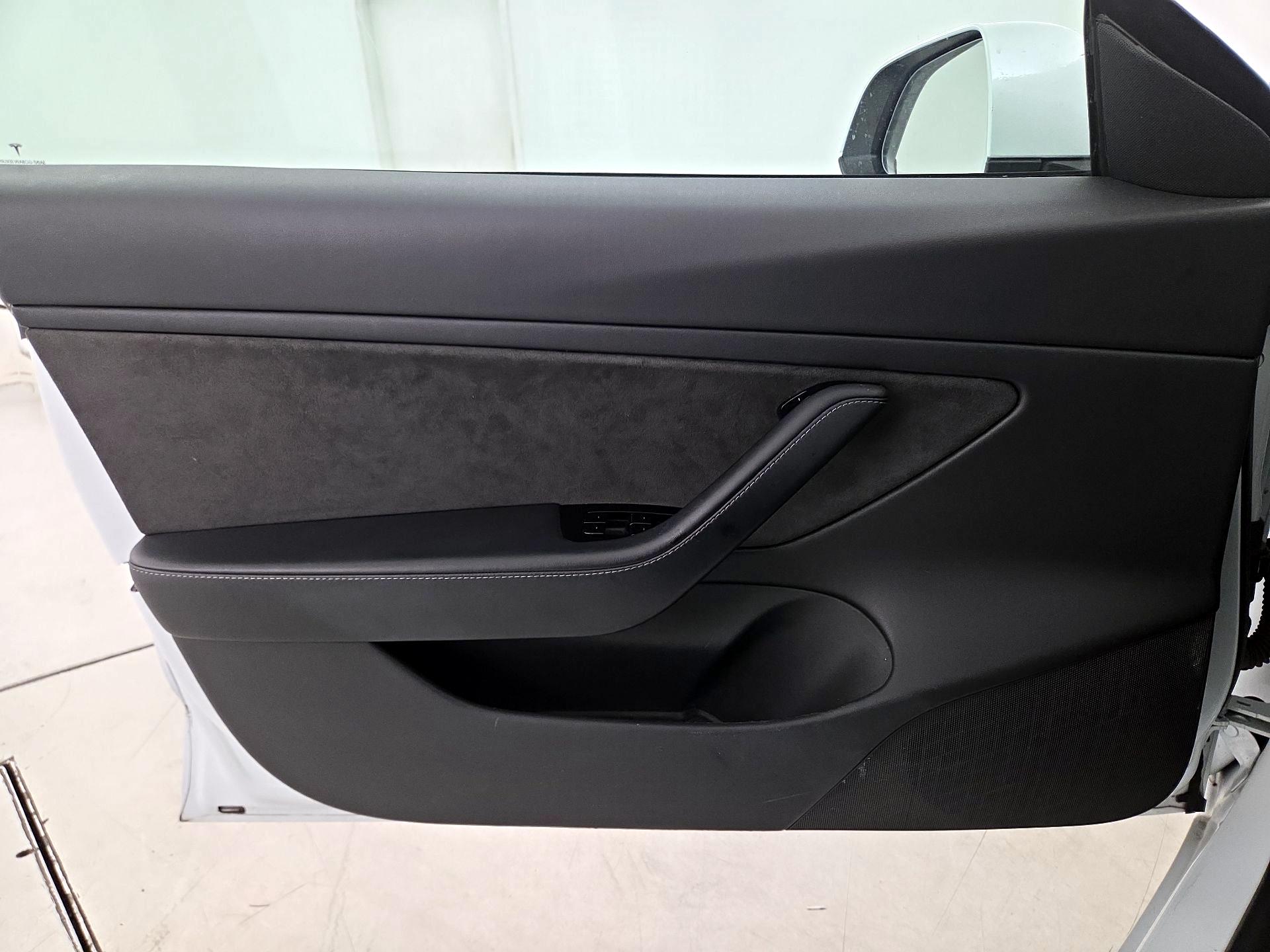 Thumbnail: 2020 Tesla Model 3 - 12