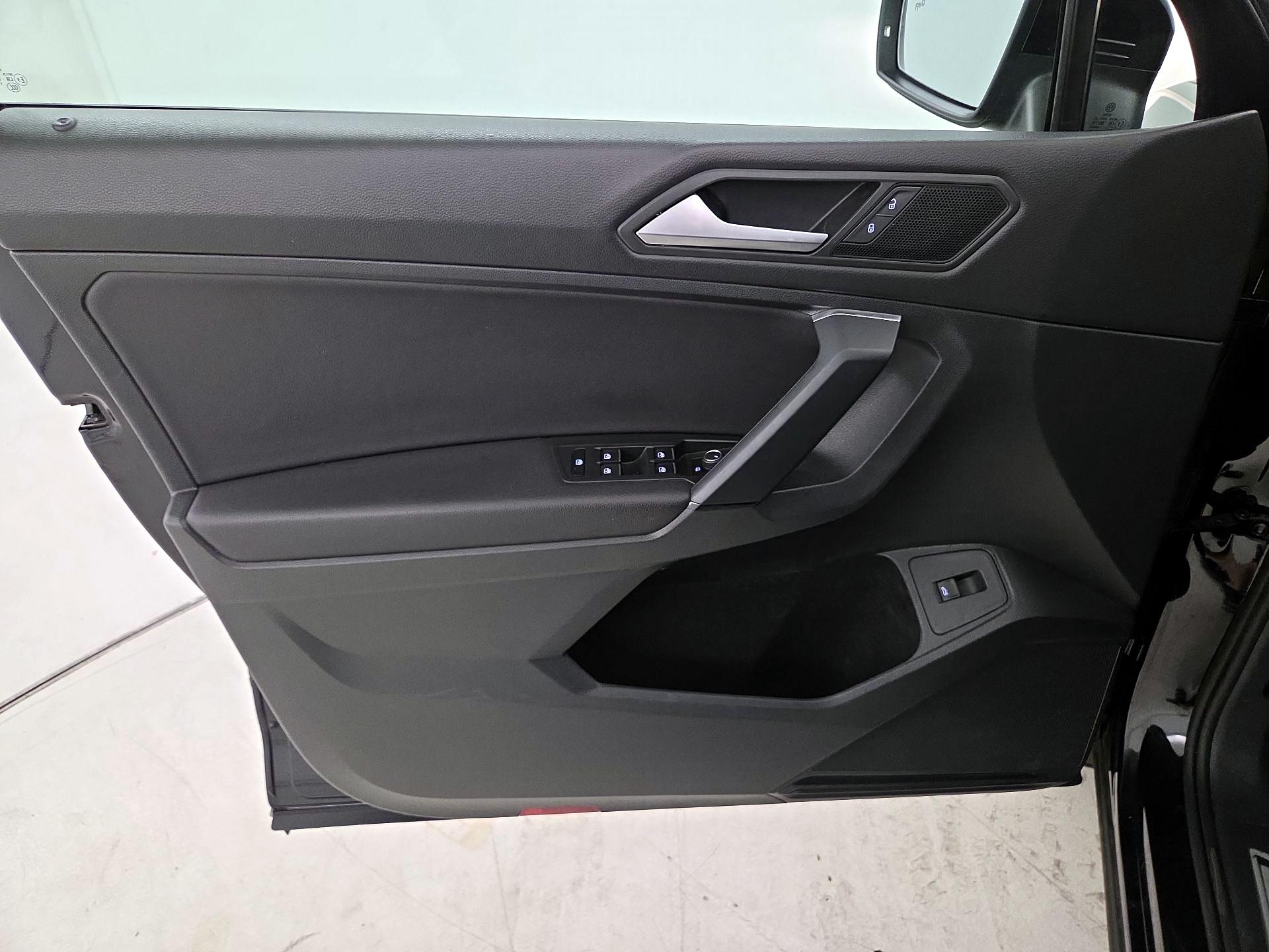 Thumbnail: 2019 Volkswagen Tiguan - 12