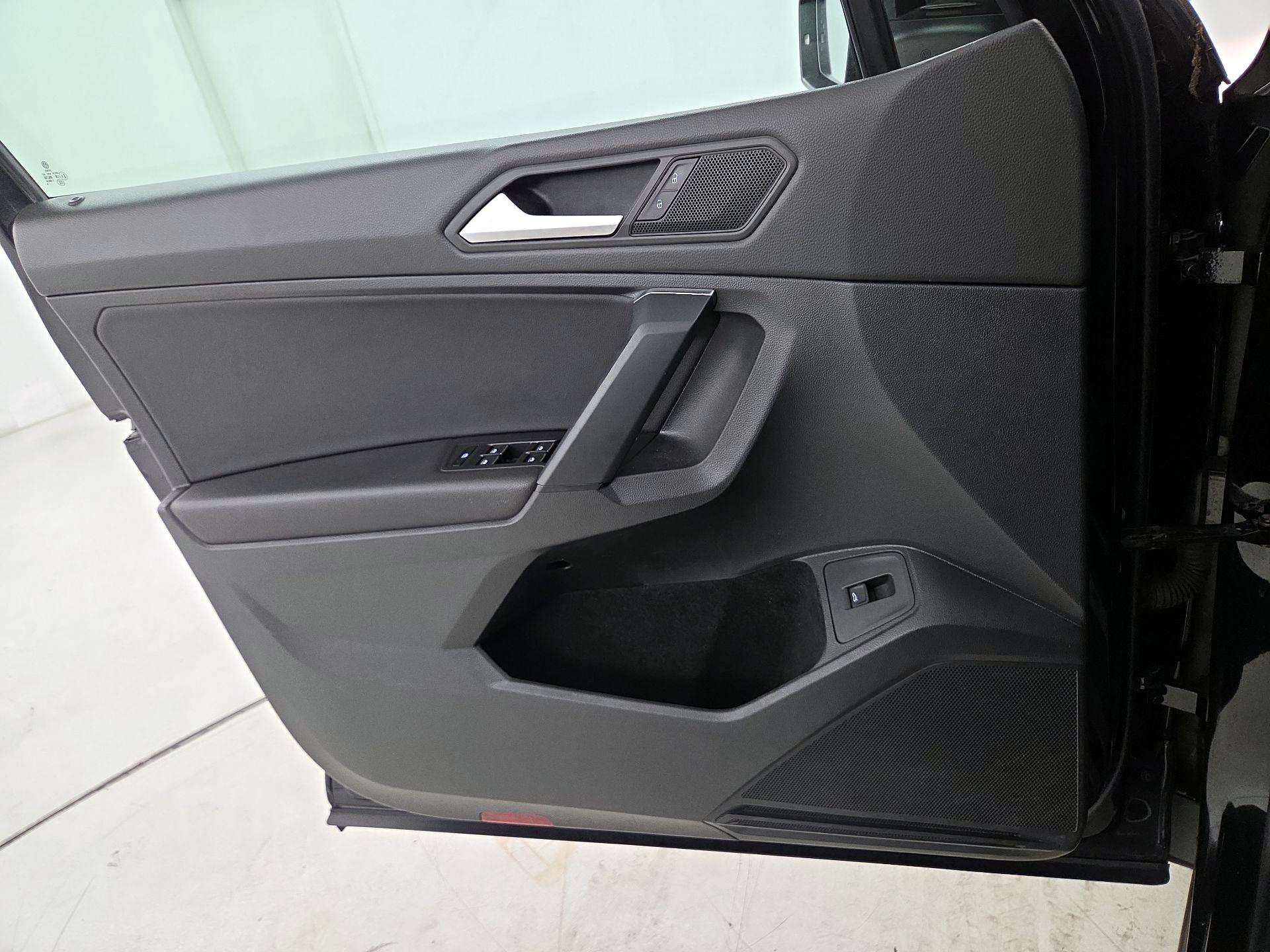 Thumbnail: 2019 Volkswagen Tiguan - 13