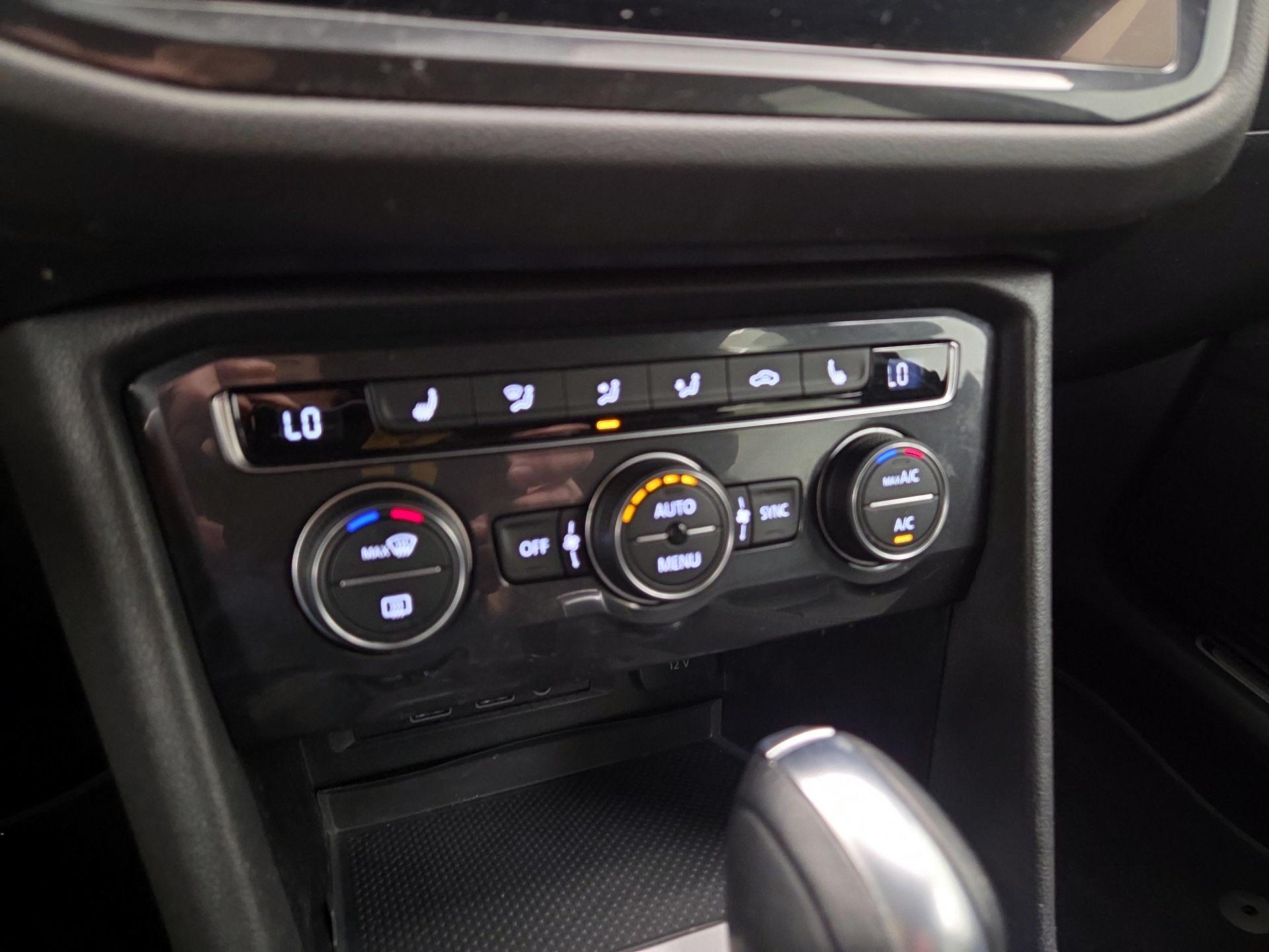 Thumbnail: 2019 Volkswagen Tiguan - 17