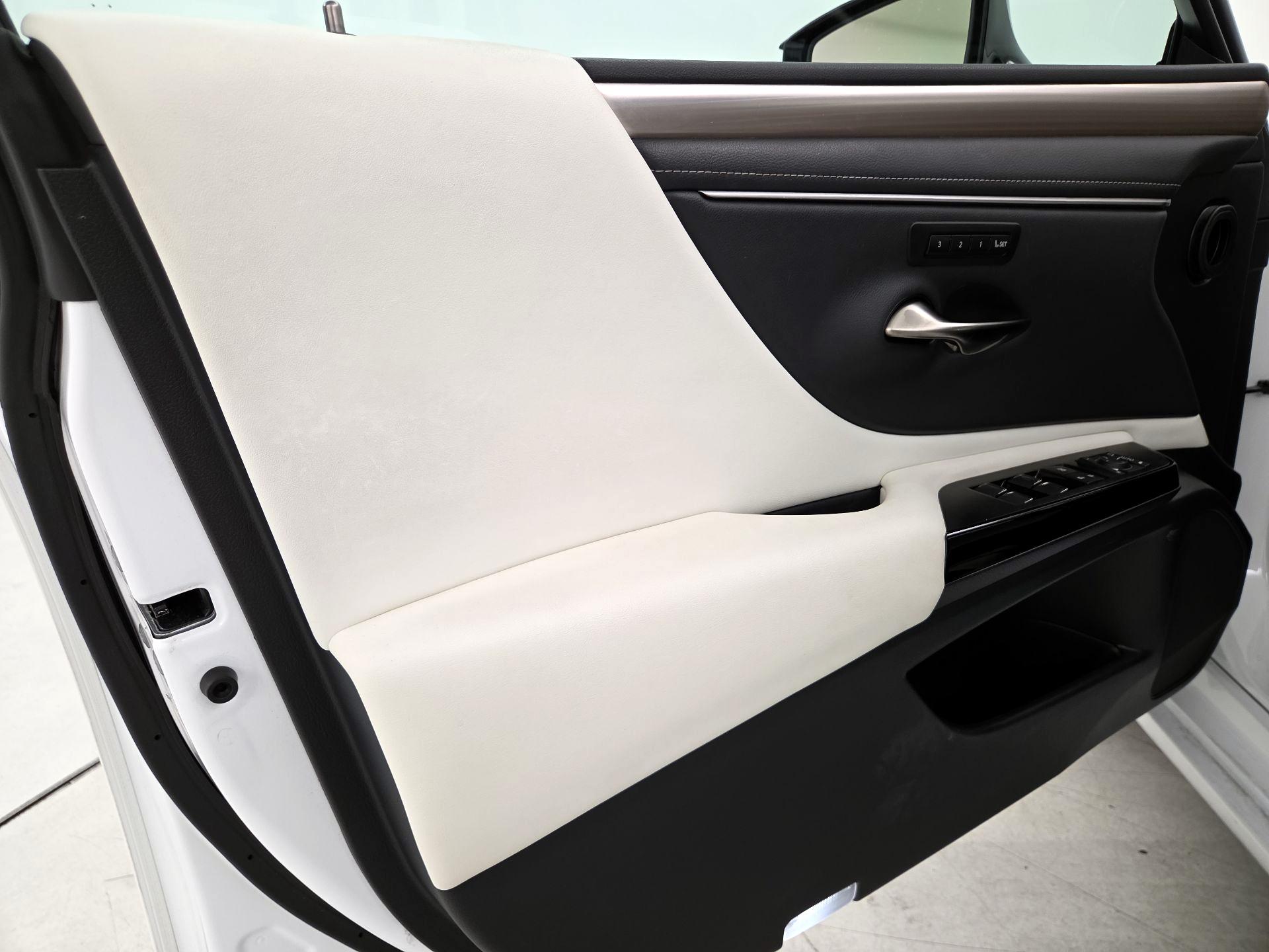 Thumbnail: 2023 Lexus ES - 12